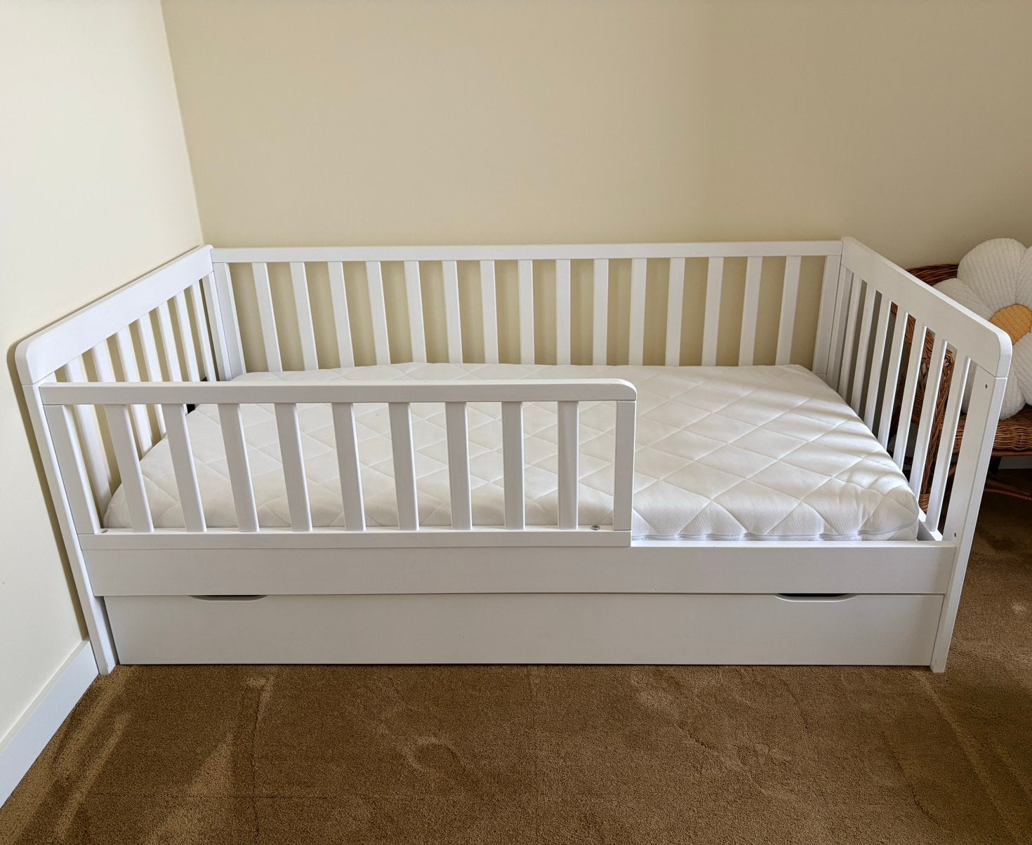 Petit Amélie peuterbed Plume wit inclusief matras en lade, Ophalen, 70 tot 85 cm, 140 tot 160 cm, Zo goed als nieuw