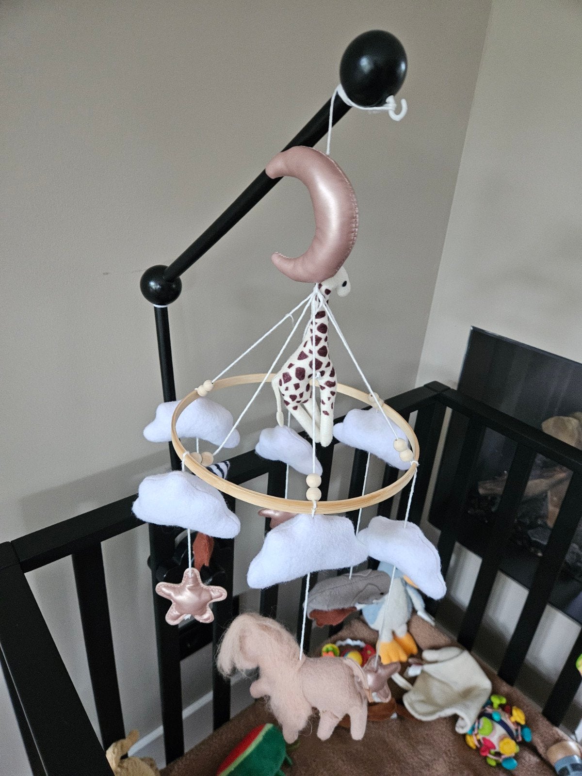 Mooie baby mobiel met giraf en wolken, Ophalen, Zo goed als nieuw, Mobiel