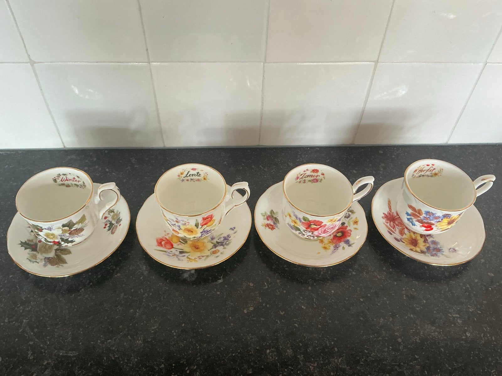 Duchess Porseleinen Koffiekopjes - 4 Seizoenen Set, Ophalen of Verzenden, Zo goed als nieuw, Overige stijlen, Kop(pen) en/of Schotel(s)