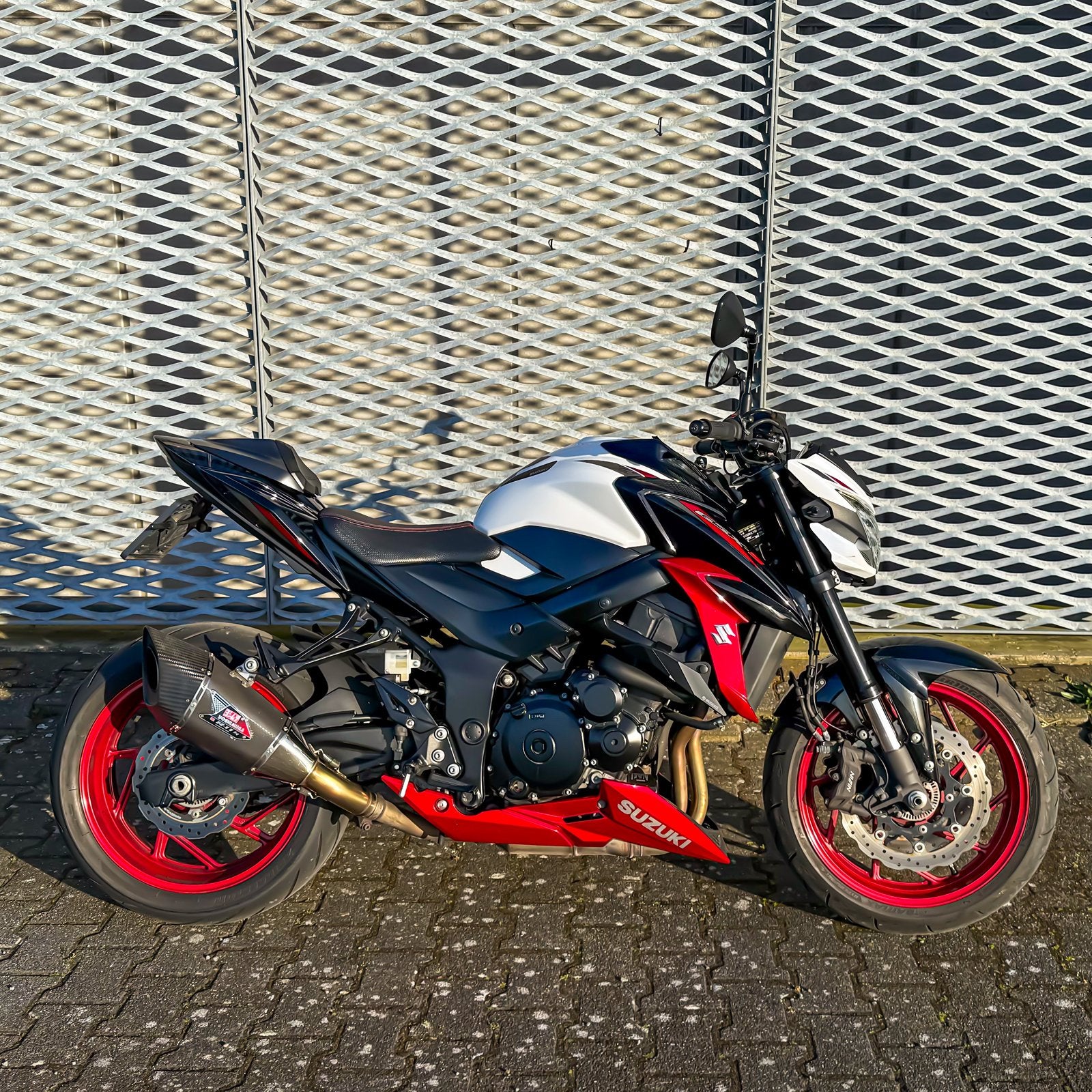 Suzuki GSX-S750, Particulier, Naked bike