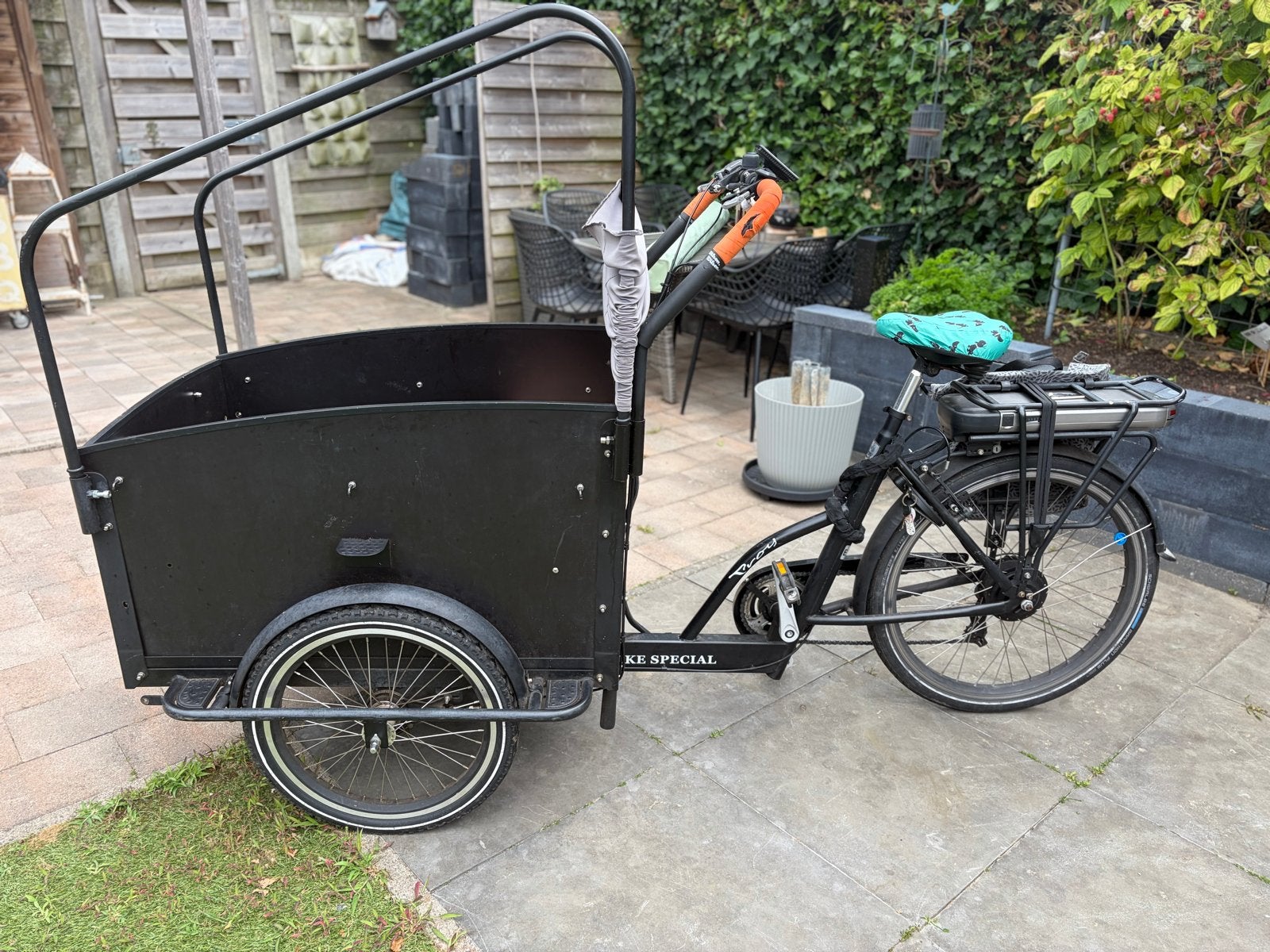 Bakfiets met regenhoes, ideaal voor hond of kinderen, Fietsen en Brommers, Fietsen | Bakfietsen, Gebruikt, Goederen, Elektrisch