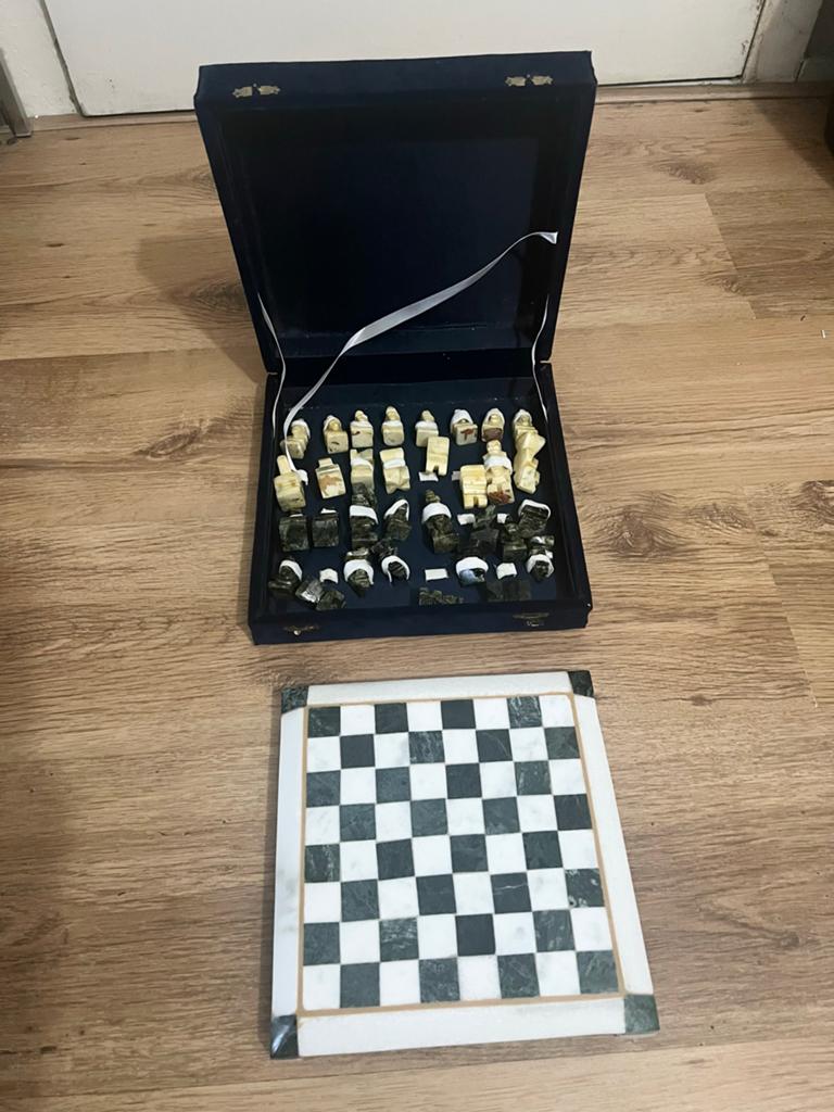 Uniek Marmeren Schaakspel met Opbergdoos, Hobby en Vrije tijd, Gezelschapsspellen | Bordspellen, Ophalen of Verzenden, Zo goed als nieuw
