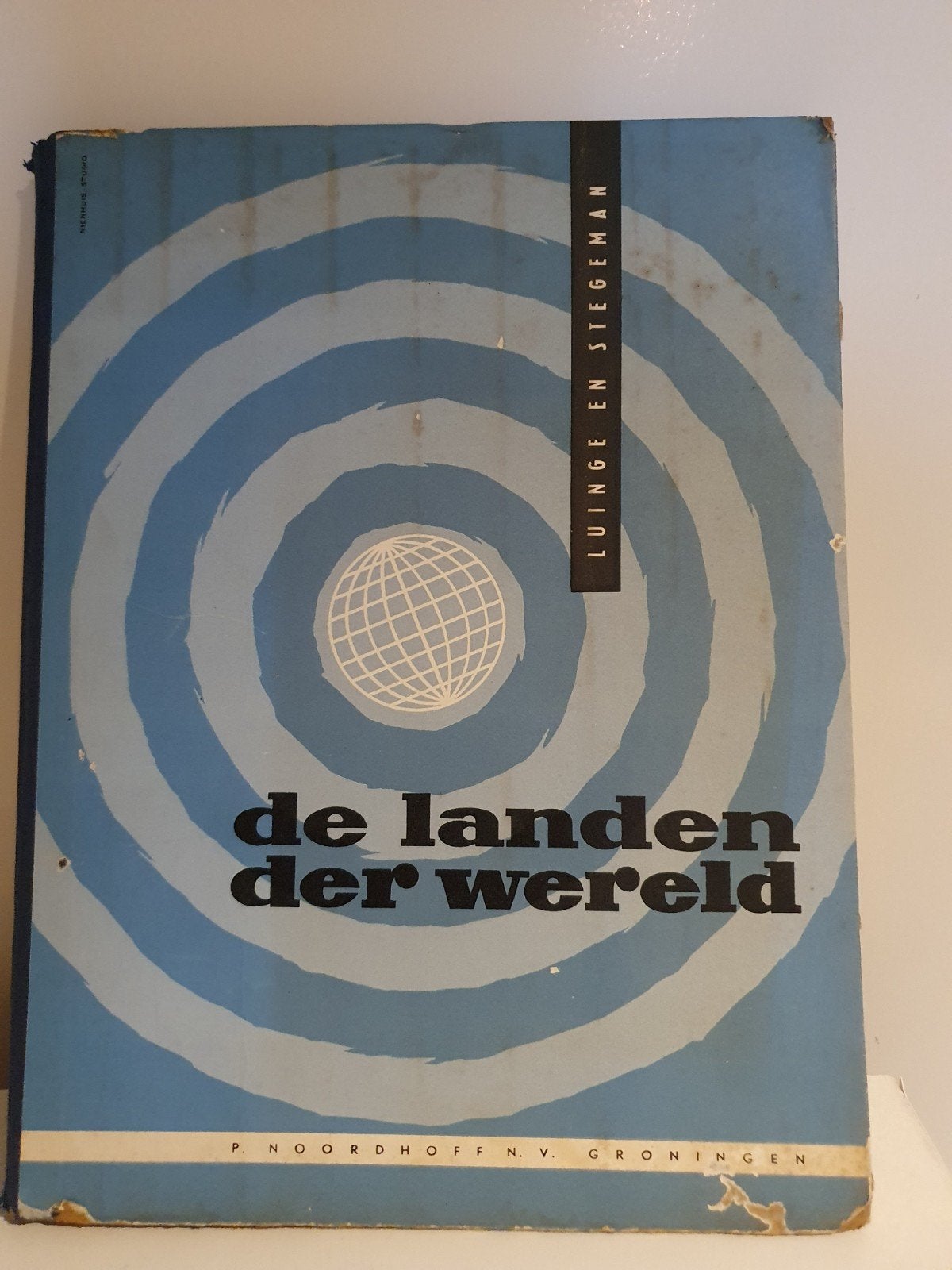 De Landen der Wereld - Luinge en Stegeman Atlas, Boeken, Gelezen, Overige atlassen, Ophalen of Verzenden, Luinge en Stegeman