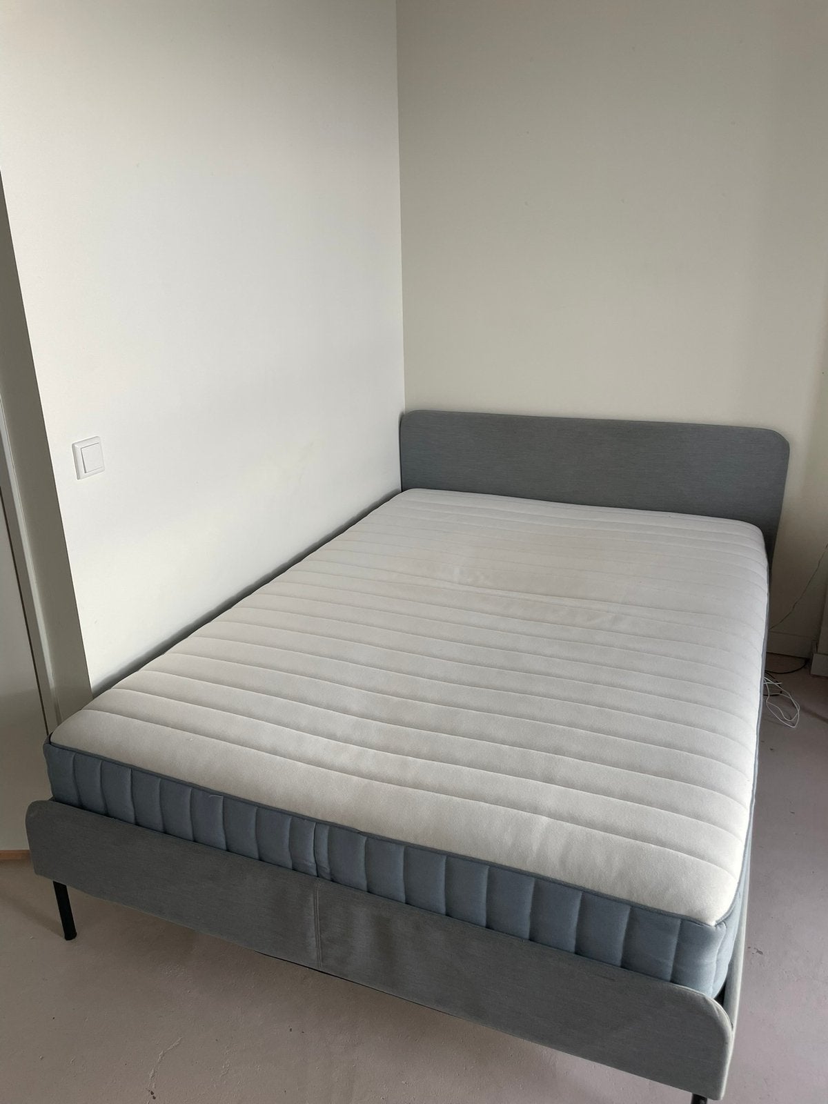 IKEA bed + mattress, Huis en Inrichting, Slaapkamer | Bedden, Overige materialen, Gebruikt, Wit, Tweepersoons