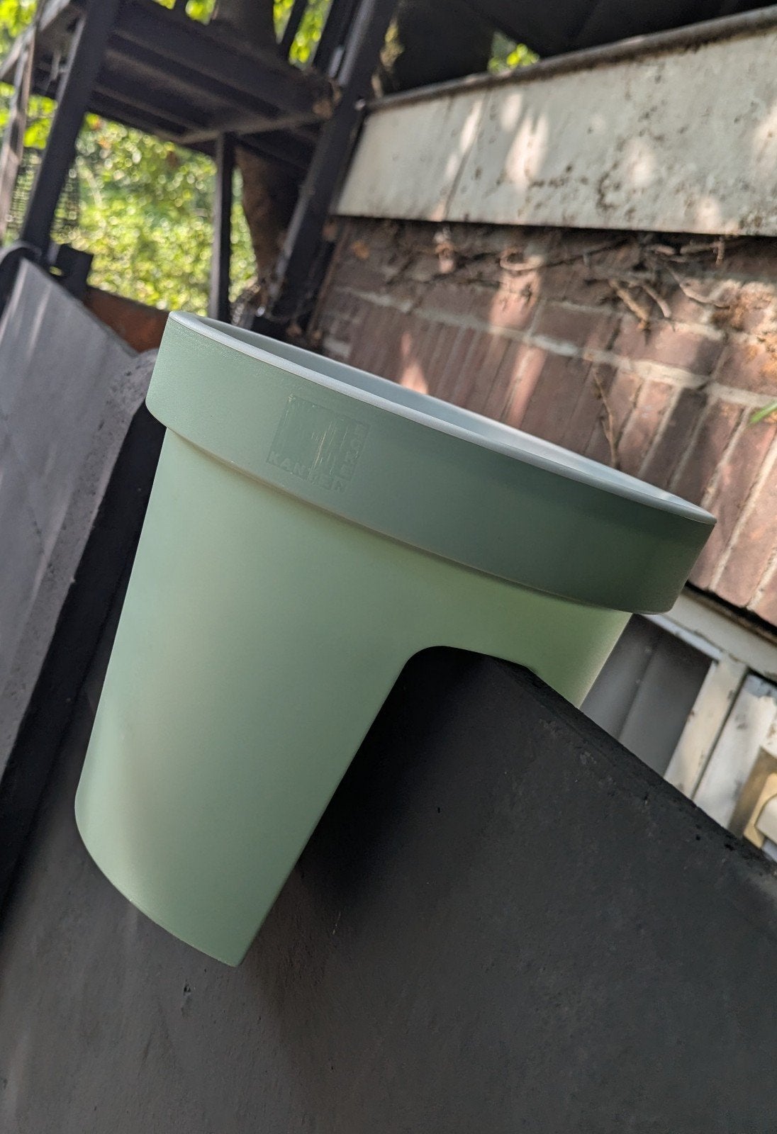 Lichtgroene plantenbak voor schutting, Ø 24,5 cm, H 25 cm, Tuin en Terras, Bloembakken en Plantenbakken, Kunststof, Minder dan 30 cm