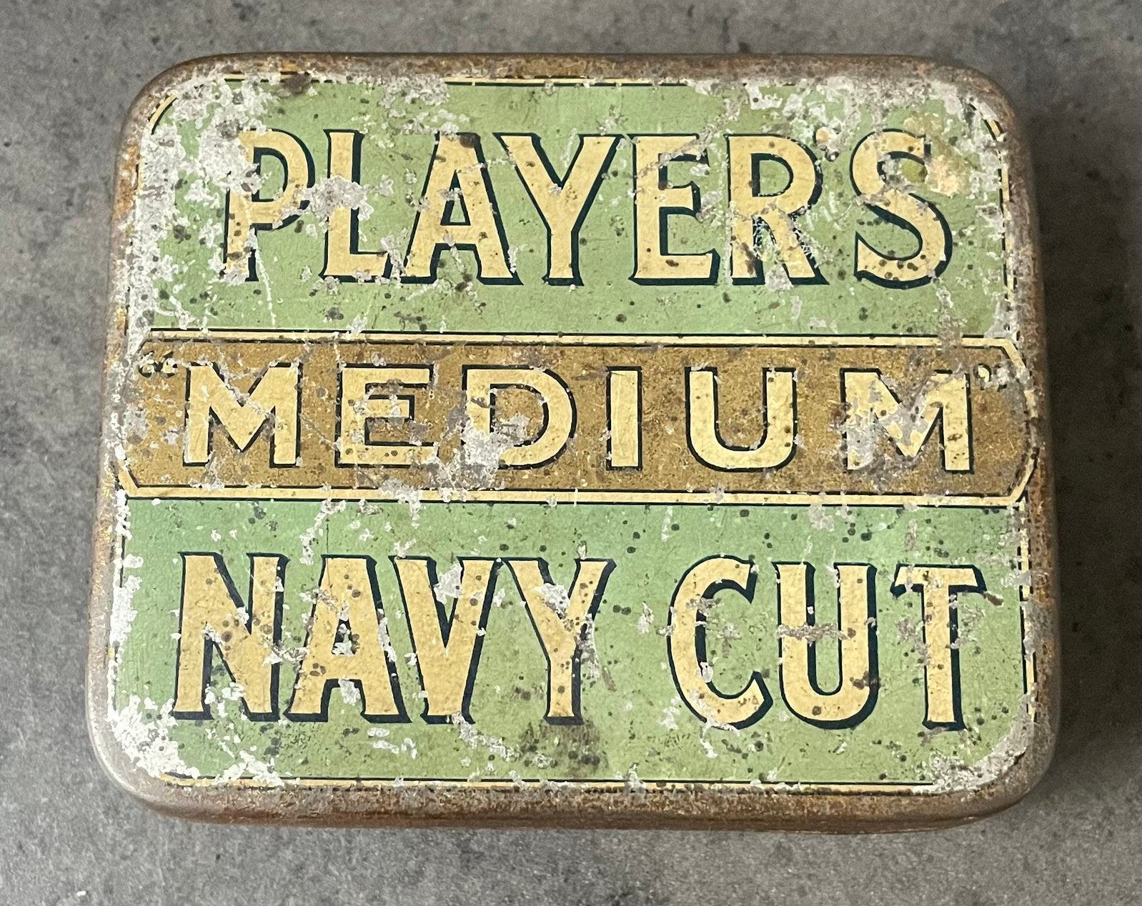 Brits Player’s Navy Cut tabaksblikje WO2, Ophalen of Verzenden, Marine, Engeland, Embleem of Badge