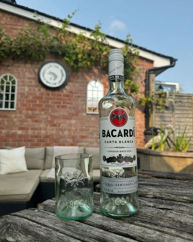 bacardi flessen voor knutselen, Ophalen