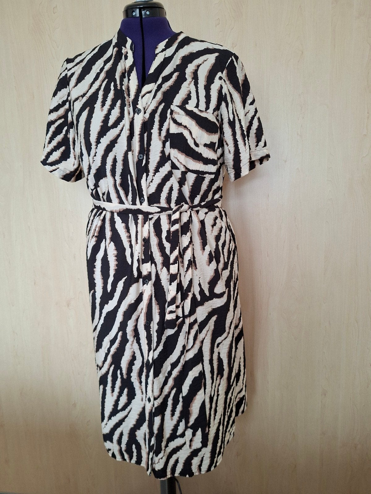 Zebraprint jurk met ceintuur maat 44, Kleding | Dames, Meerkleurig, Maat 42/44 (L), Ophalen of Verzenden, Knielengte