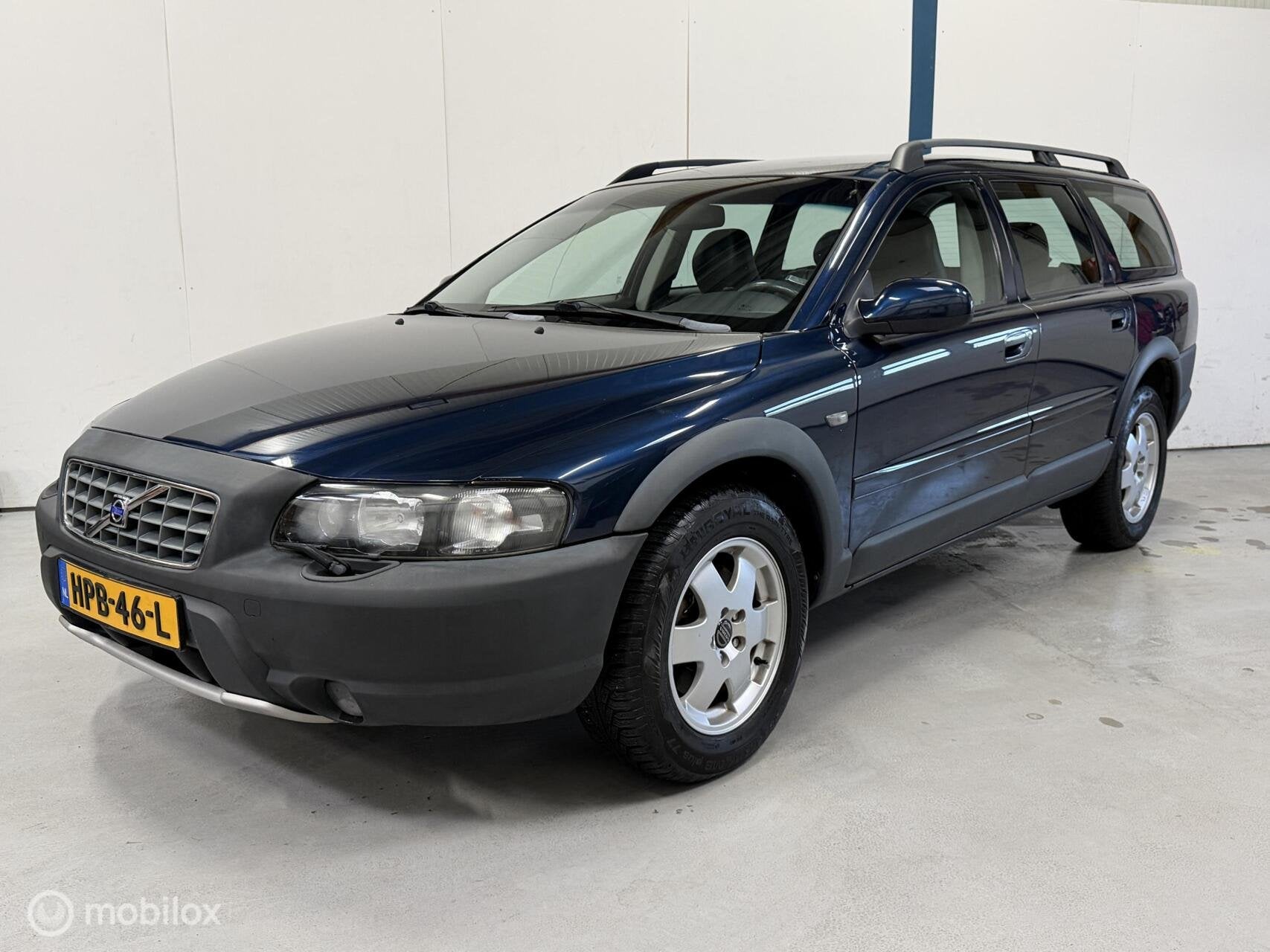 Volvo XC70 2.5 T Comfort Line AUTOMAAT / RIJKLAAR, Auto's, Volvo, Automaat, Gebruikt, Blauw, XC70