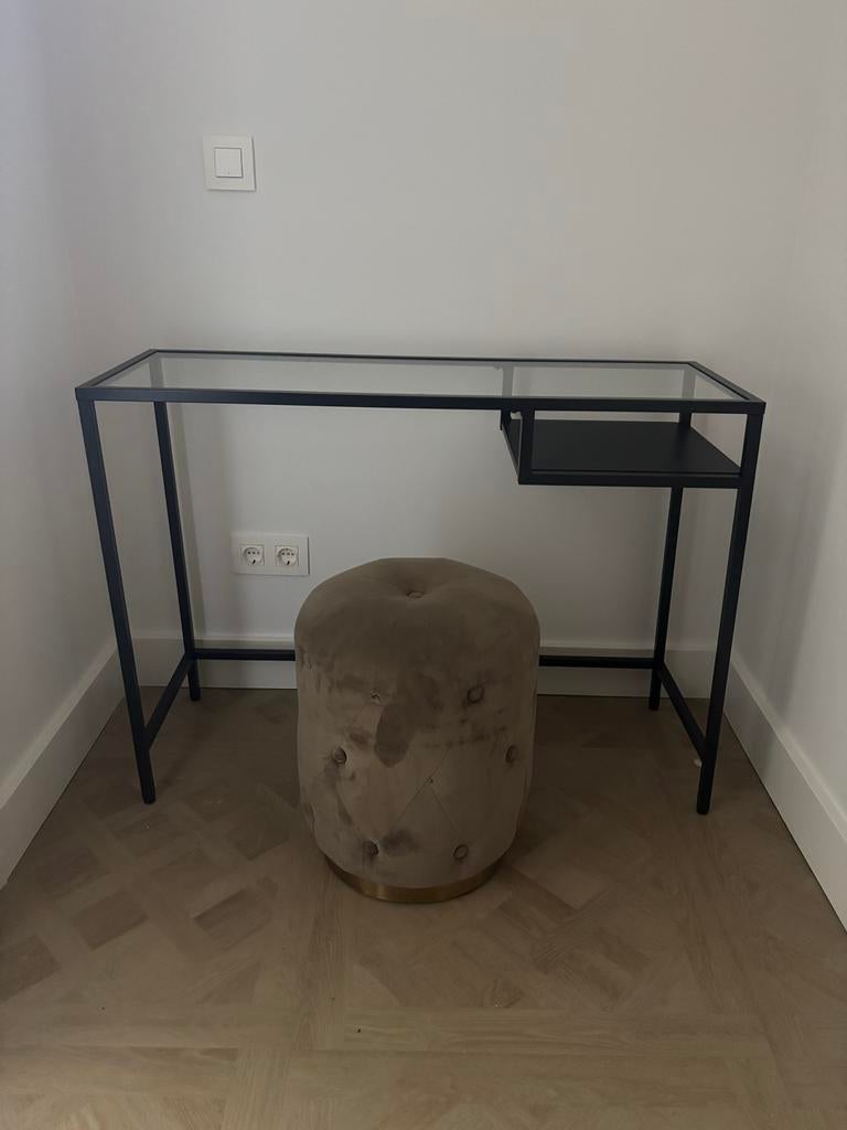 IKEA bureau/kaptafel met glazen blad. VITTSJÖ, Huis en Inrichting, Bureaus, Ophalen, Zo goed als nieuw