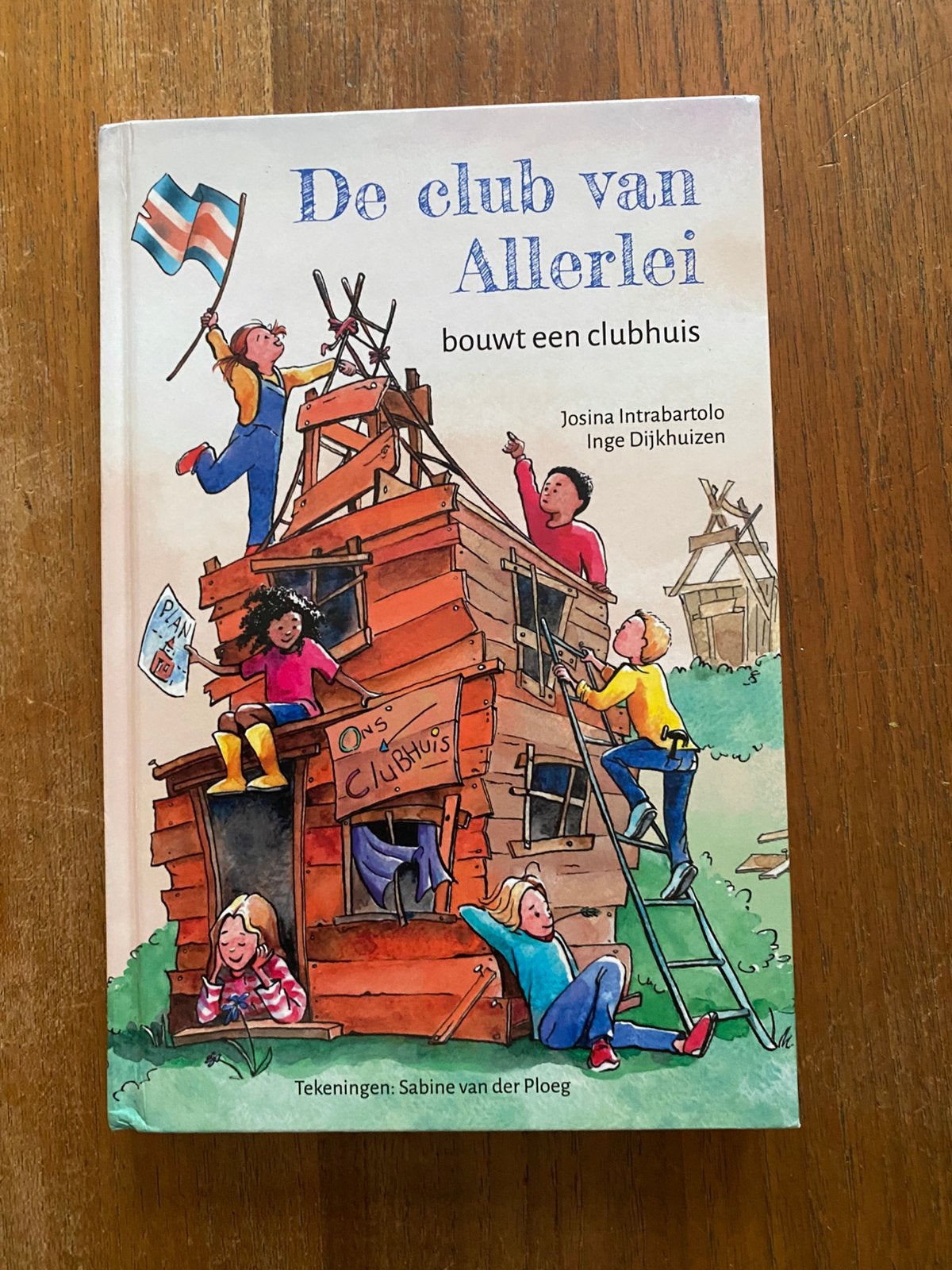 De club van Allerlei bouwt een clubhuis - J. Intrabartolo, Fictie algemeen, Ophalen of Verzenden, Zo goed als nieuw, Josina Intrabartolo; Inge Dijkhuizen