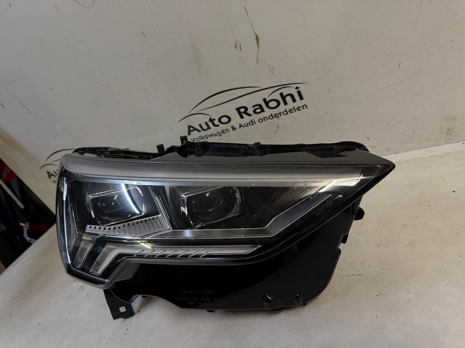 AUDI Q3 F3 83A MATRIX LED KOPLAMP RECHTS 83A941036 ORIGINEEL, Auto-onderdelen, Verlichting, Gebruikt, -, -, Ophalen of Verzenden