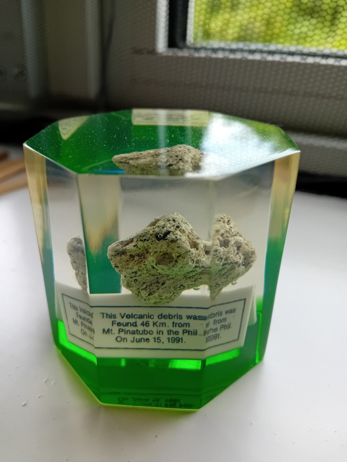 Vulkanisch puin van de Pinatubo, 5 cm hoog, Ophalen of Verzenden, Zo goed als nieuw