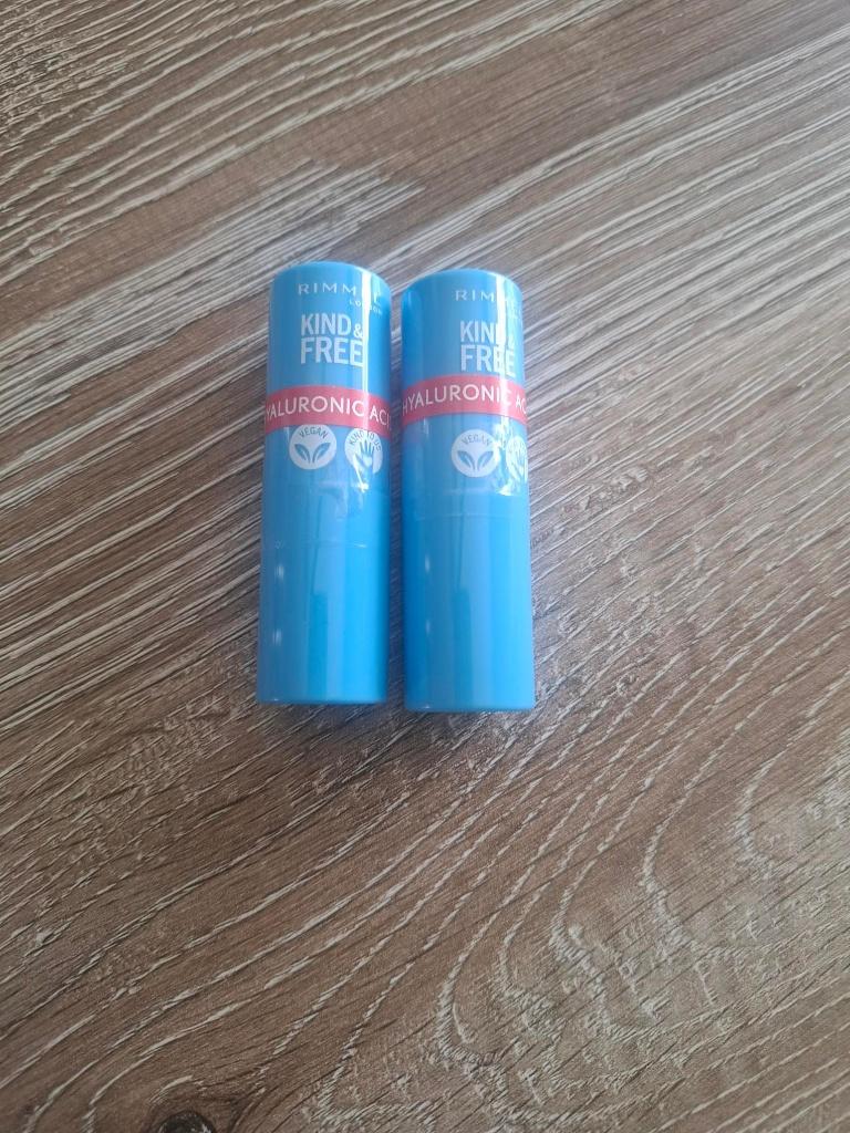 Rimmel Kind & Free Hyaluronic Acid Lipstick (advr 34), Nieuw, Ophalen of Verzenden, Make-up, Overige kleuren