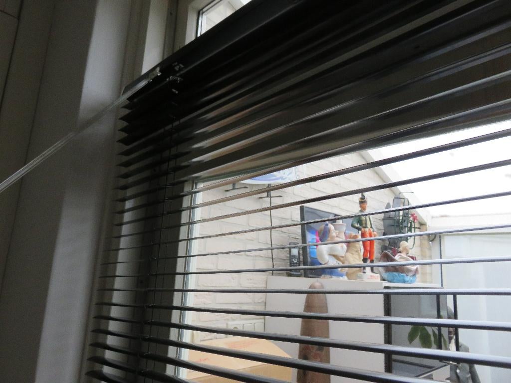 Nieuwe zwart aluminium jaloezie 80 br. X130 h., Ophalen of Verzenden, Nieuw, Zwart