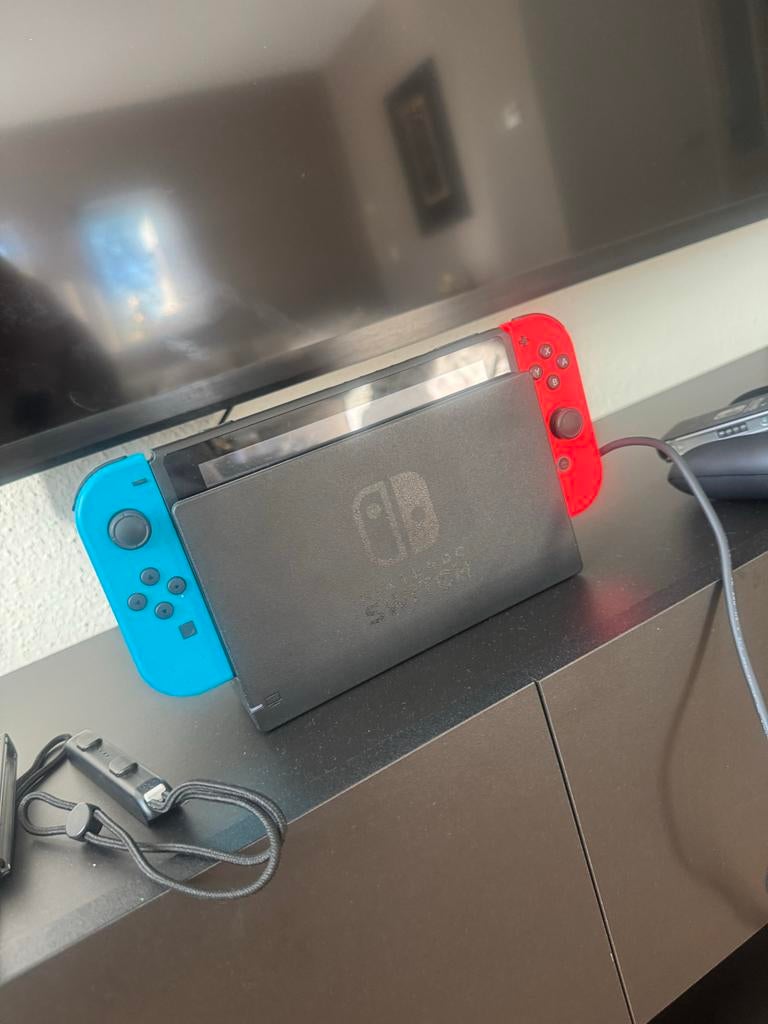 Nintendo Switch met Joy-Cons en Dock - Zo goed als nieuw, Spelcomputers en Games, Spelcomputers | Nintendo Switch, Ophalen of Verzenden