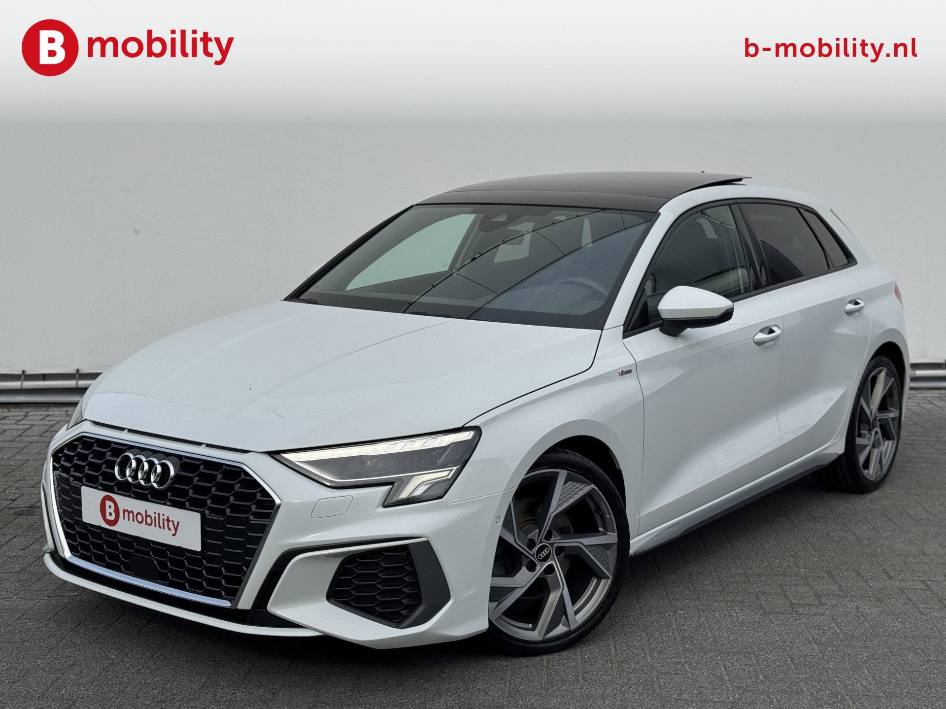 Audi A3 Sportback 35 TFSI 150Pk! Edition One S-Line Panorama, Auto's, Audi, 4 cilinders, 150 pk, Leder en Stof, Wit