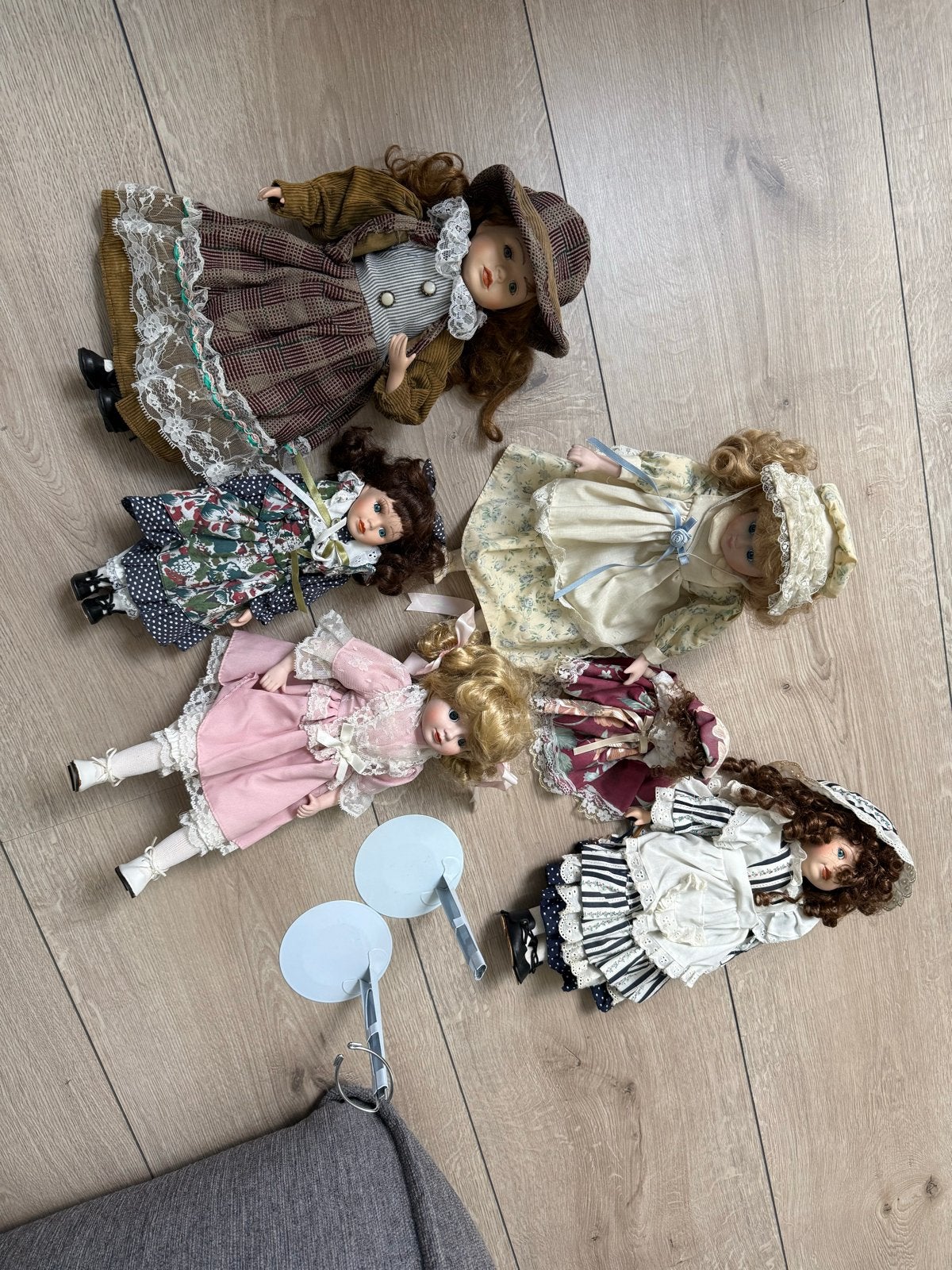 Set van 6 porseleinen poppen met kleding, Verzamelen, Poppen, Ophalen, Gebruikt, Pop