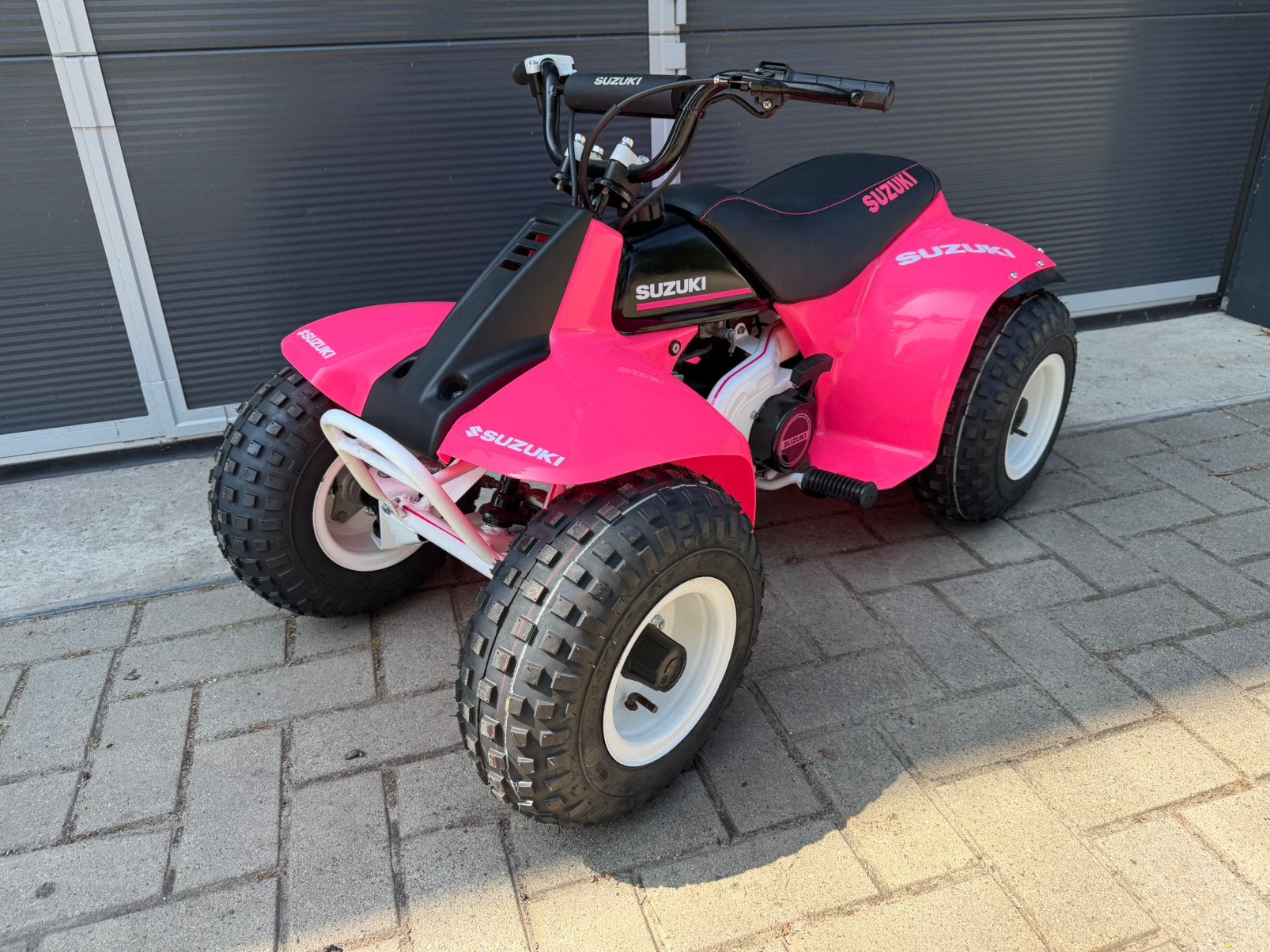 LET OP! Nergens te koop roze suzuki lt50