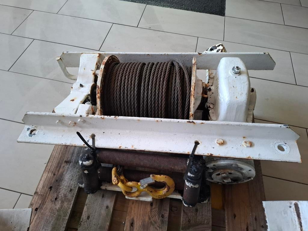 Hydraulische Lier met Staalkabel en Haak unimog truck, Ophalen