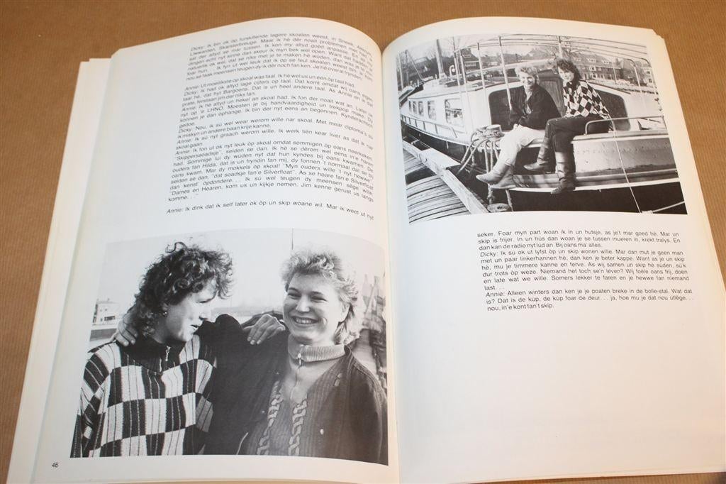 Wij Woane op ut Water — Woonschepen Sneek Verhalen/Fotoboek, Ophalen of Verzenden, Gelezen
