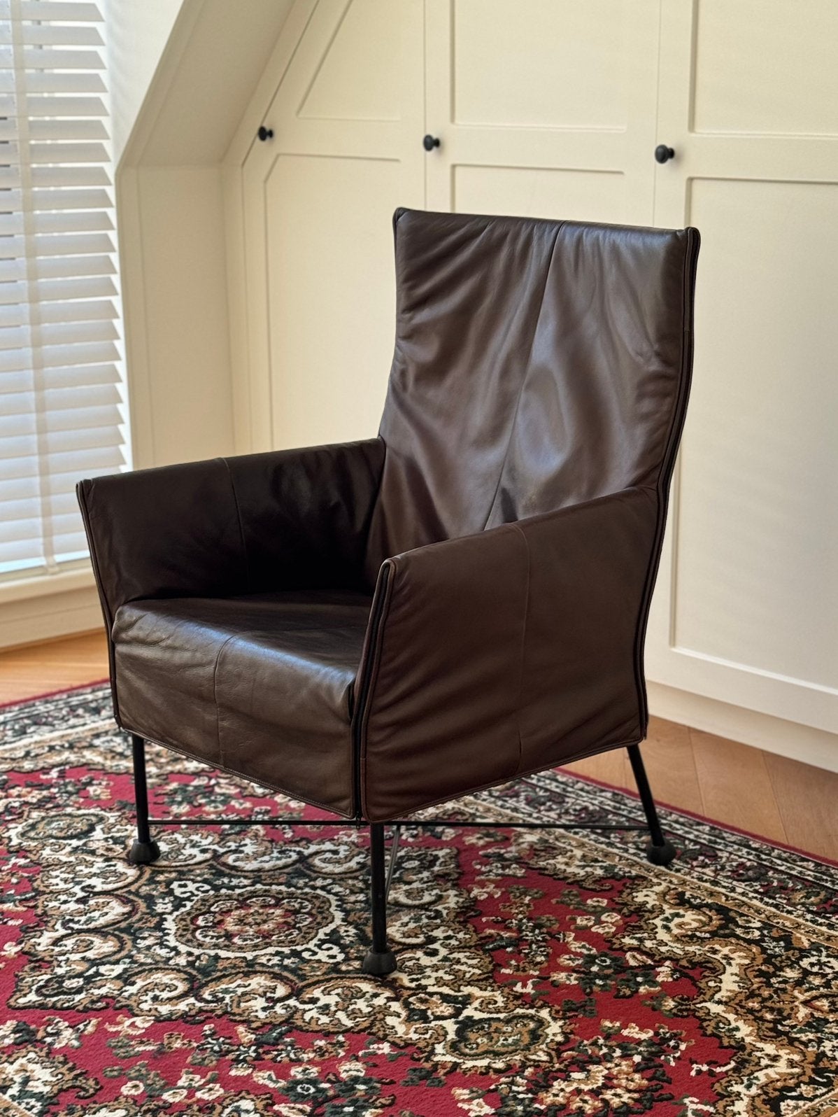 Montis CHARLY design fauteuil Donkerbruin leder, Ophalen, Montis, design, tijdloos, 75 tot 100 cm, Zo goed als nieuw
