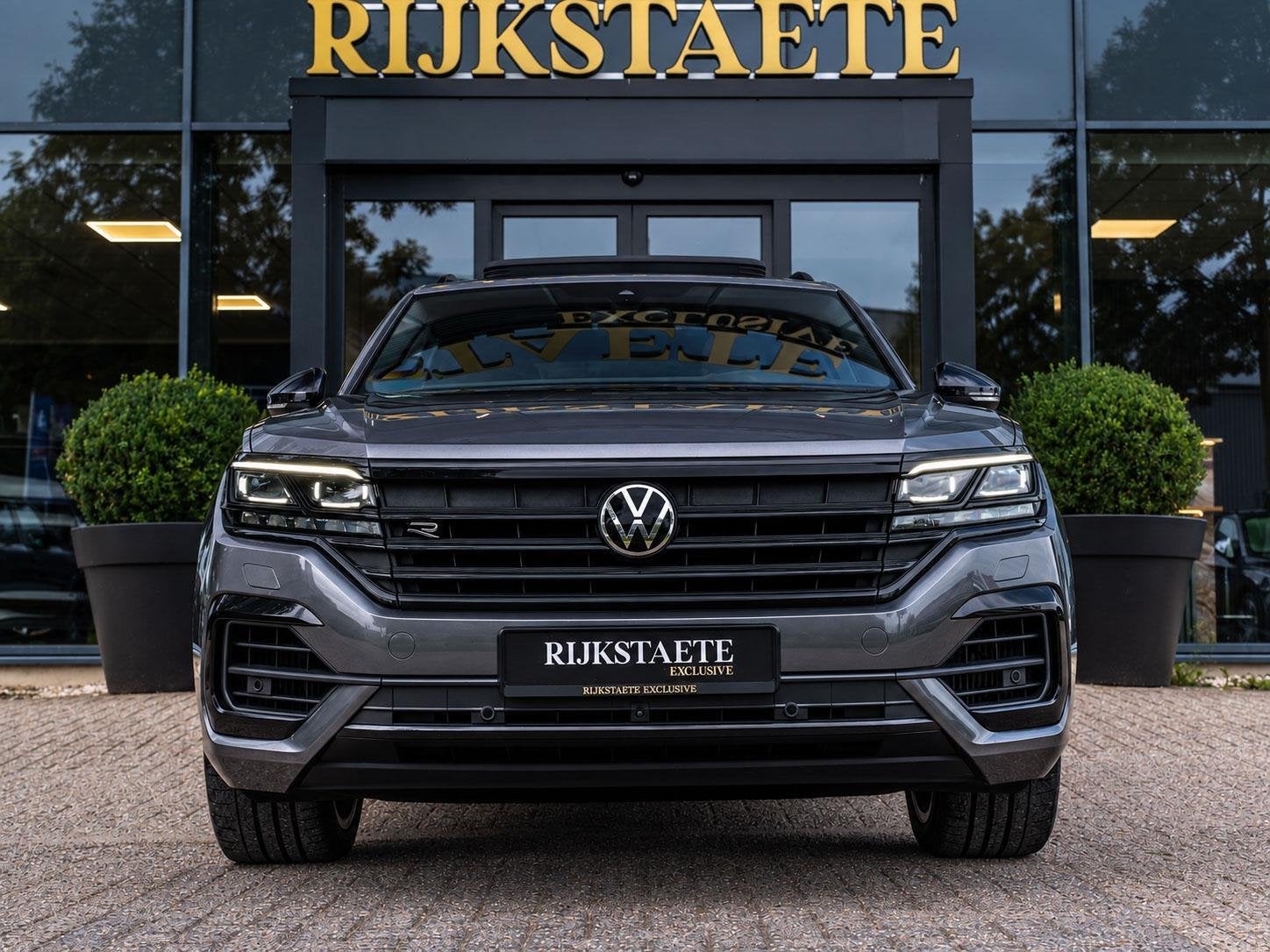 Volkswagen Touareg 3.0 TSI eHybrid R-Line|PANO|MASSAGE|HUD, Automaat, Dealer onderhouden, Gebruikt, 2995 cc
