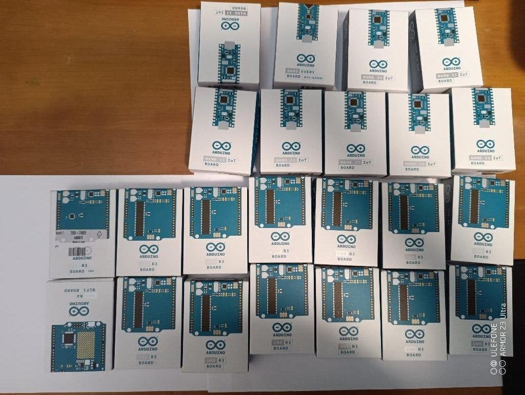 Arduino R2 wifi, R3 uno, R4 wifi en nano IoT, Hobby en Vrije tijd, Elektronica-componenten, Ophalen of Verzenden, Nieuw