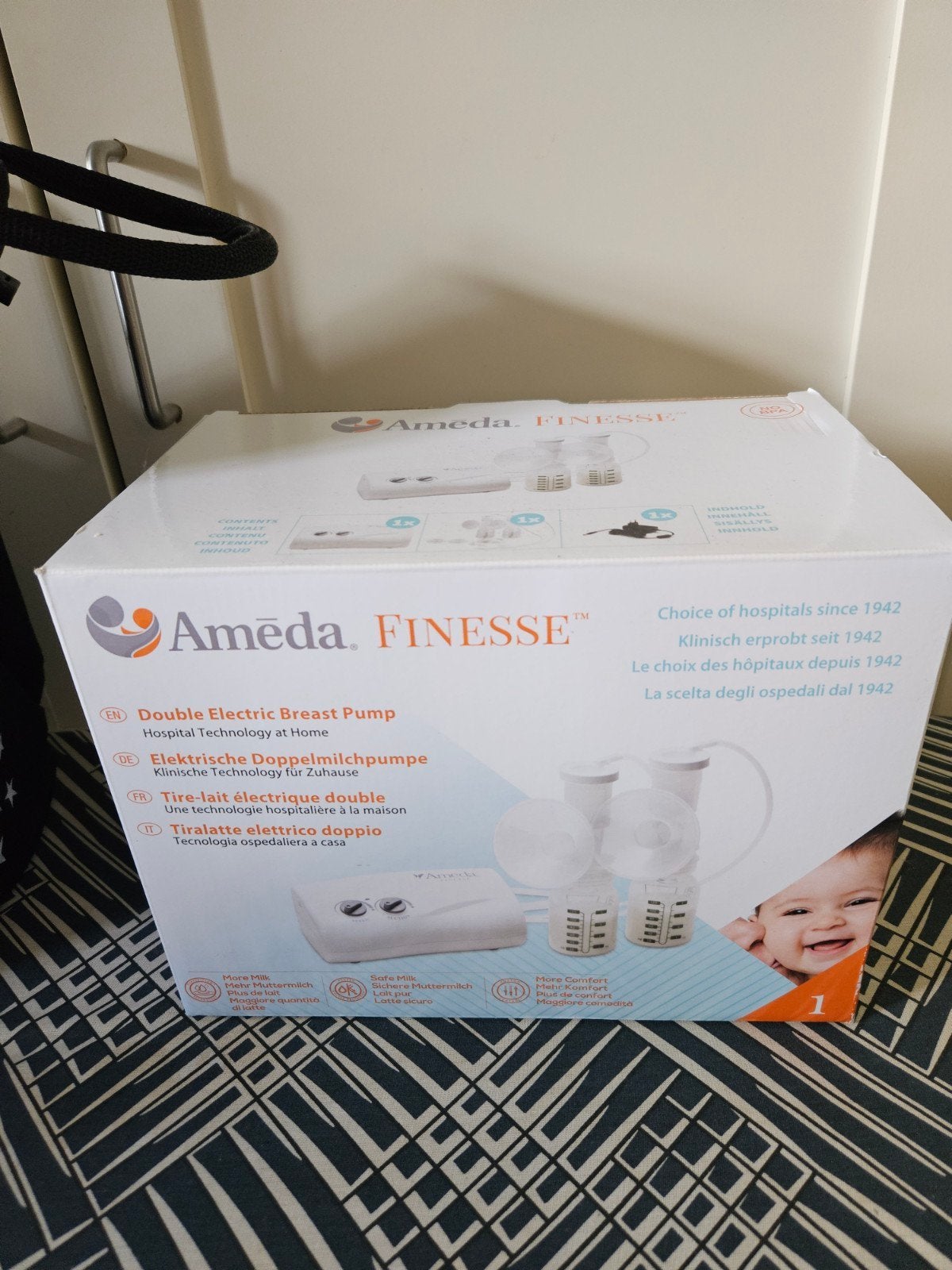 Ameda Finesse Dubbele Elektrische Borstkolf met accessoires, Ophalen of Verzenden, Gebruikt