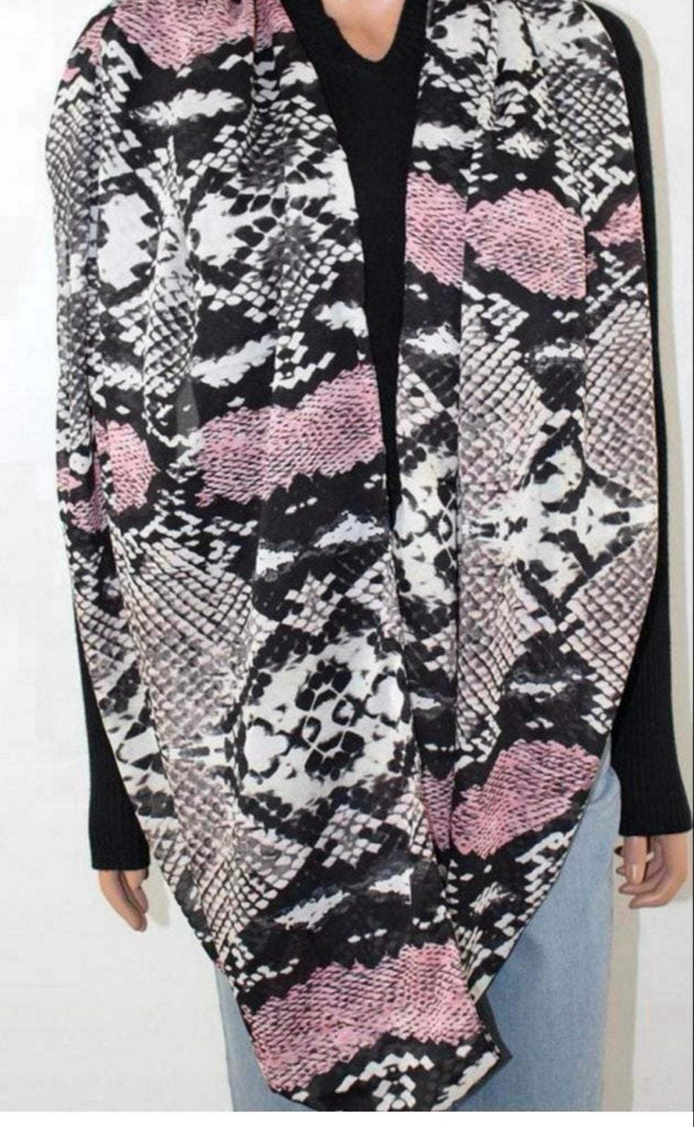 H&M Sjaal met Slangenprint - Zwart/Roze, Kleding | Dames, Ophalen of Verzenden, Zo goed als nieuw, Sjaal
