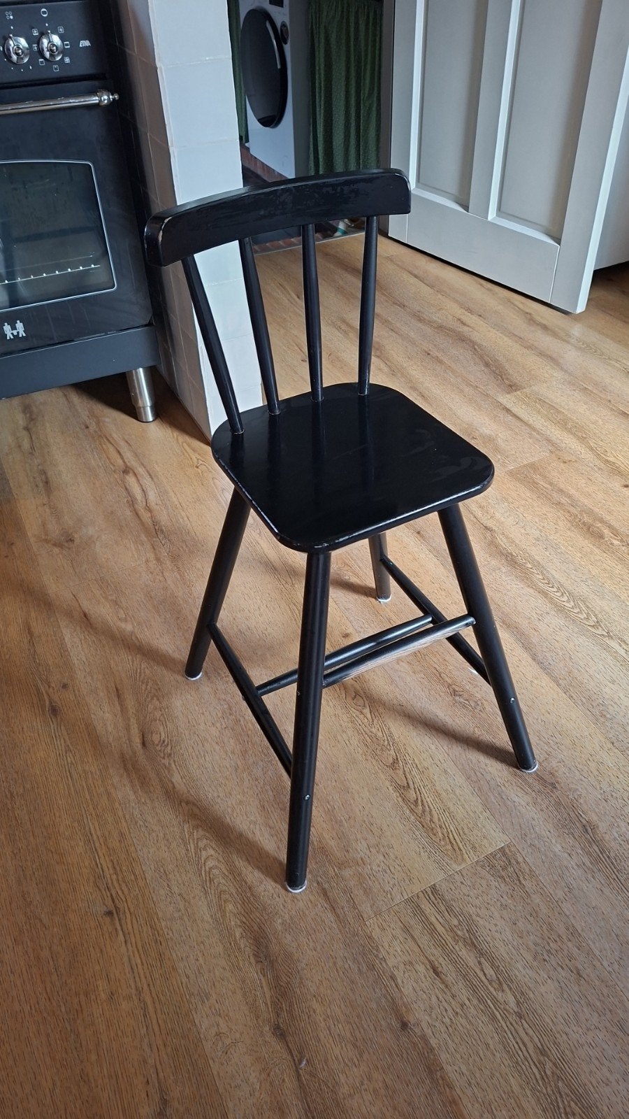 Zwarte houten kinderstoel - Ikea, Huis en Inrichting, Stoelen, Ophalen, Gebruikt, Eén, Hout
