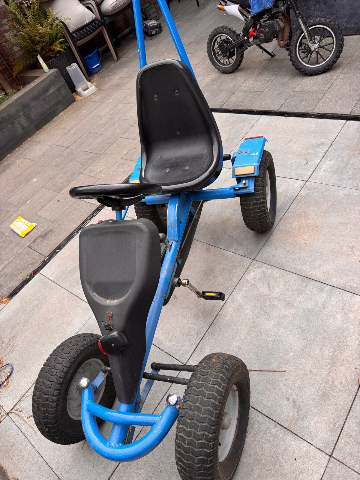 Blauwe skelter met aanhanger - Gebruikt, Kinderen en Baby's, Speelgoed | Buiten | Skelters, Ophalen of Verzenden, Gebruikt, Overige merken