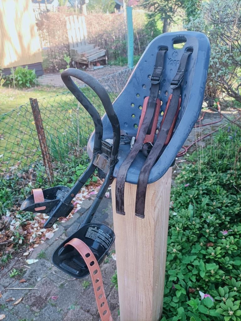 Yepp fietsstoeltje voor, Fietsen en Brommers, Fietsaccessoires | Fietsstoeltjes, Gebruikt, Voorzitje, 0 t/m 18 kg, Voetsteuntjes