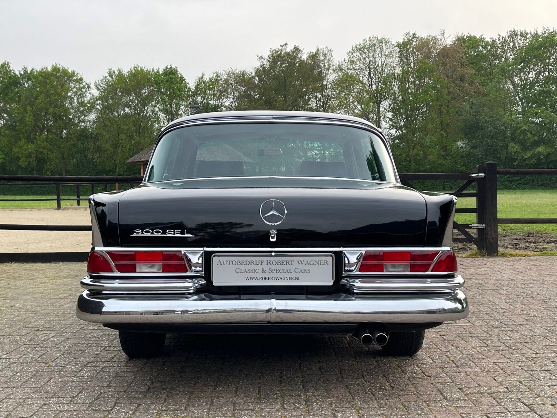 Mercedes-Benz 300 SEL W112 "Köningsflosse" gerestaureerd, foto 8