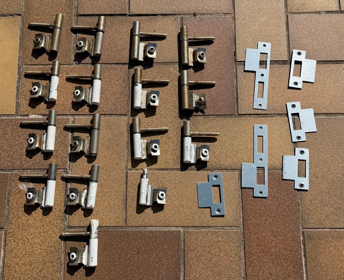 Diverse scharnieren en sluitplaten, Doe-het-zelf en Verbouw, Ophalen, Gebruikt, Overige materialen, Scharnier