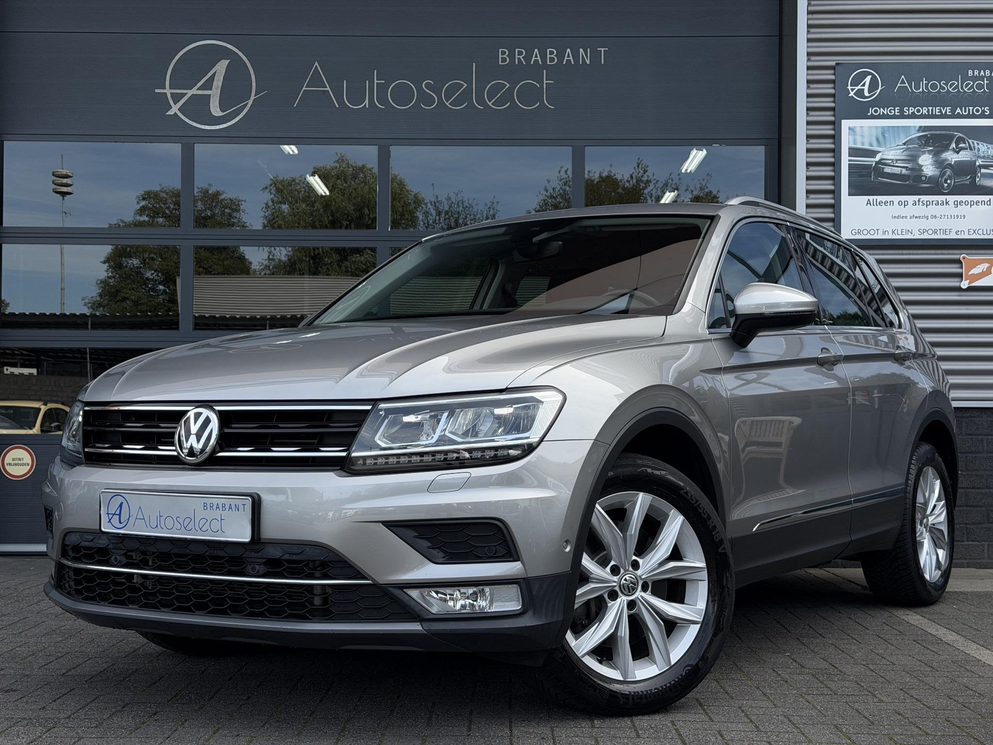 Volkswagen Tiguan 2.0 TSI 4Motion Highline Navi | Trekhaak |, Auto's, Automaat, Stof, Gebruikt, 4 cilinders