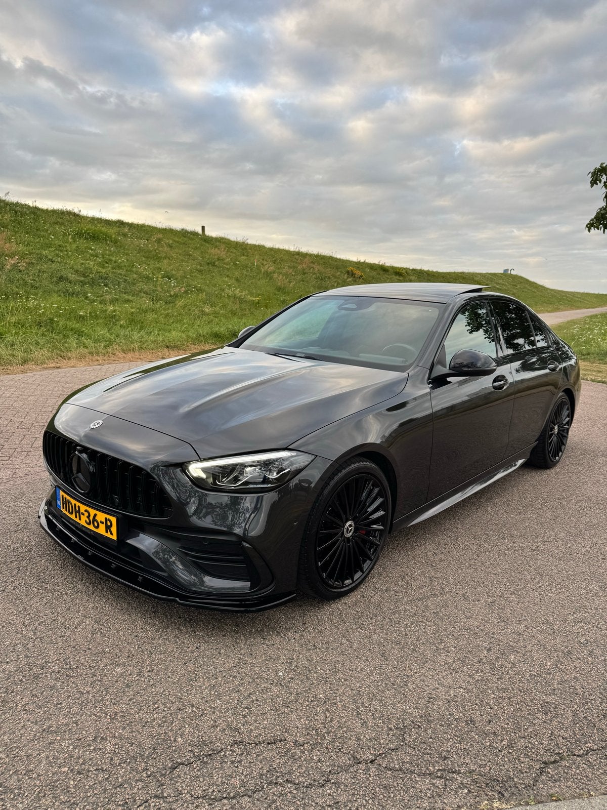 Mercedes-Benz C-Klasse 180 AMG, 2022 Grijs, Auto's, Automaat, 1800 kg, 4 cilinders, Particulier