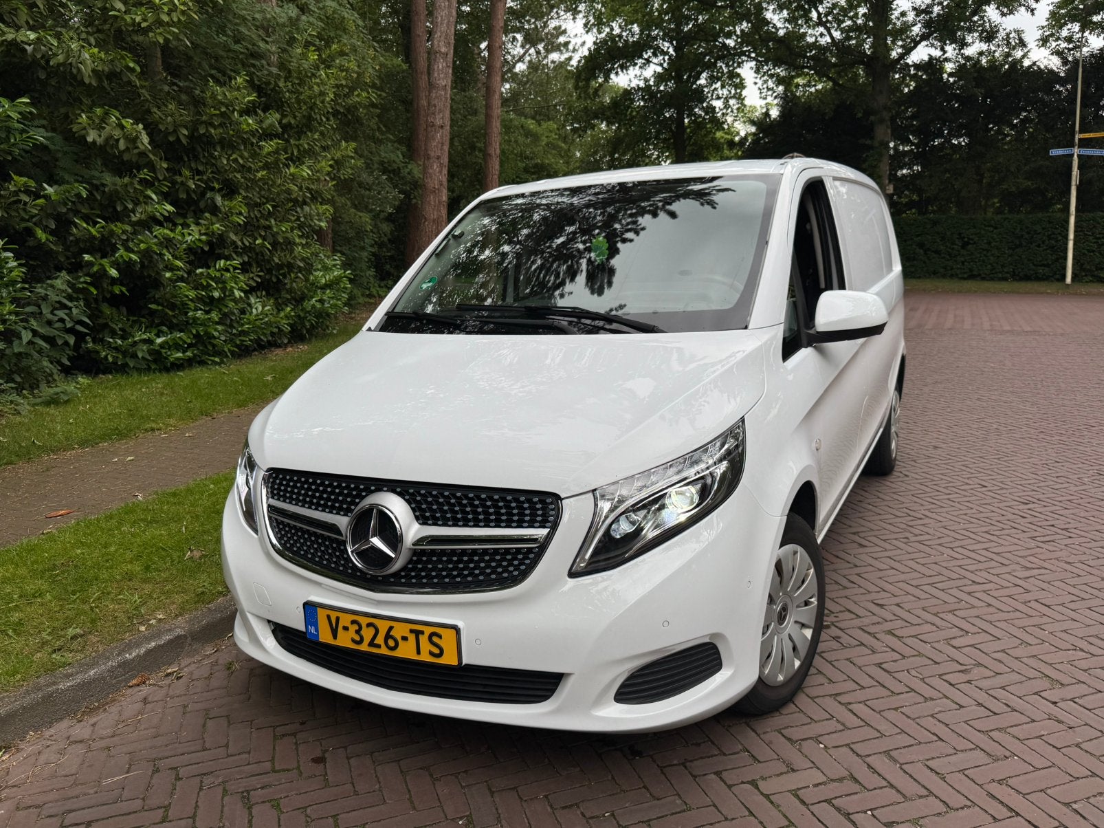 Mercedes Vito 2.1 CDI | V-Klasse | CarPlay | Xenon | Led |, Auto's, Bestelauto's, USB, Zwart, 4 cilinders, 2000 kg