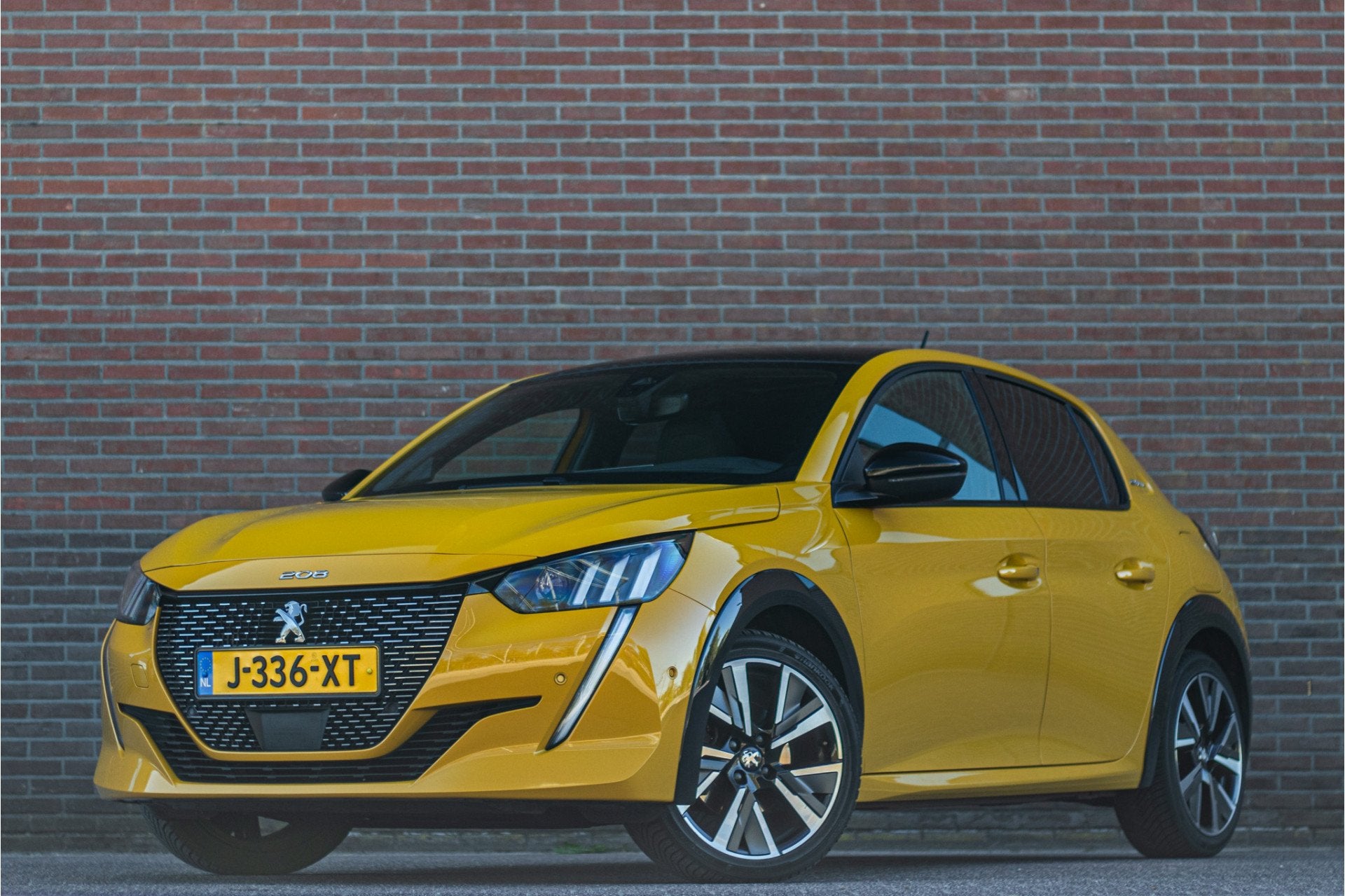 Peugeot 208 1.2 PureTech GT-Line, 1e eigenaar, Panoramadak,, Auto's, Voorwielaandrijving, 101 pk, Gebruikt, Leder en Stof