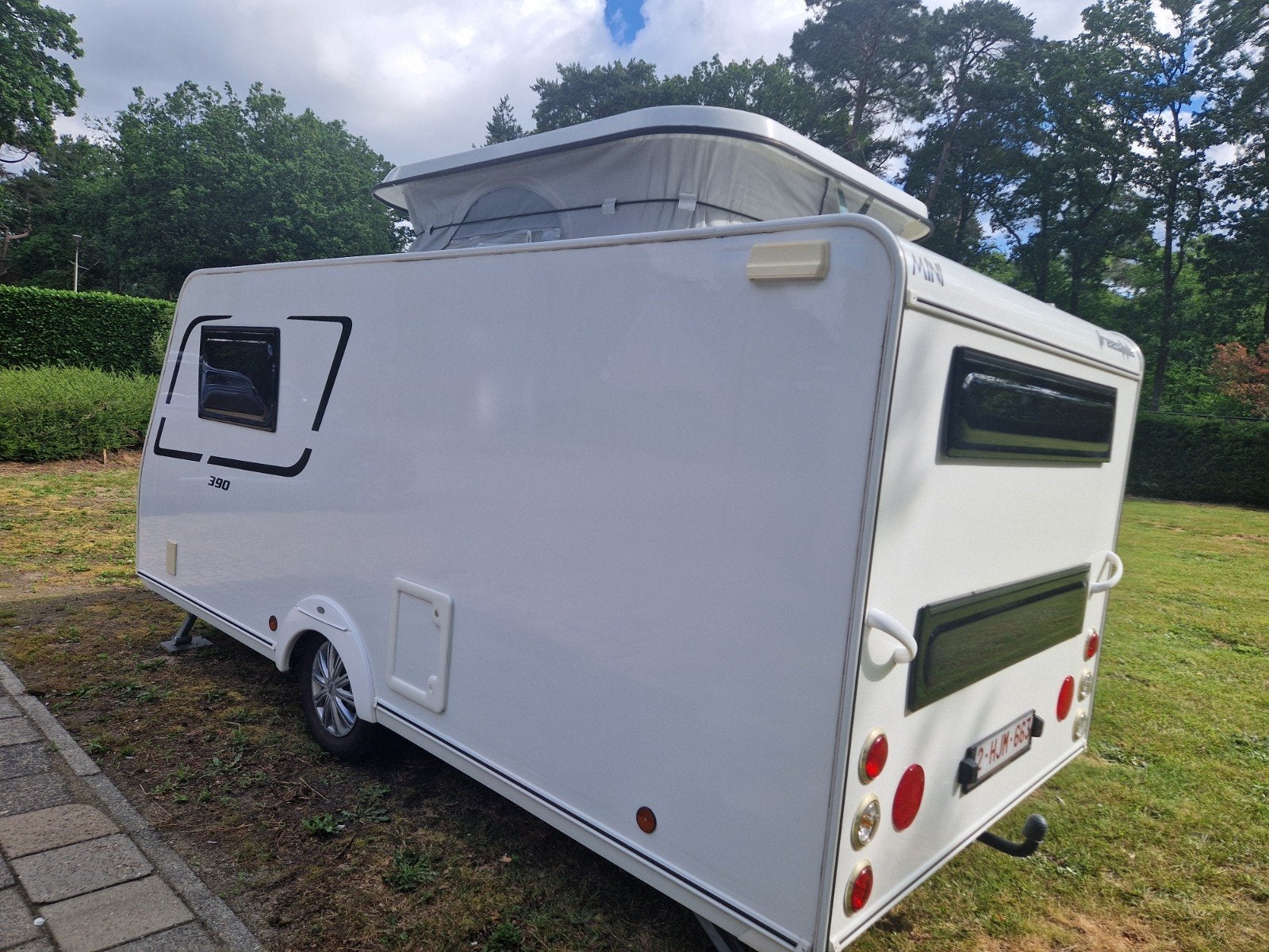 Trigano 390 caravan 750 kg met gratis buitentent, Particulier, 500 - 750 kg, Tot en met 4, Luifel