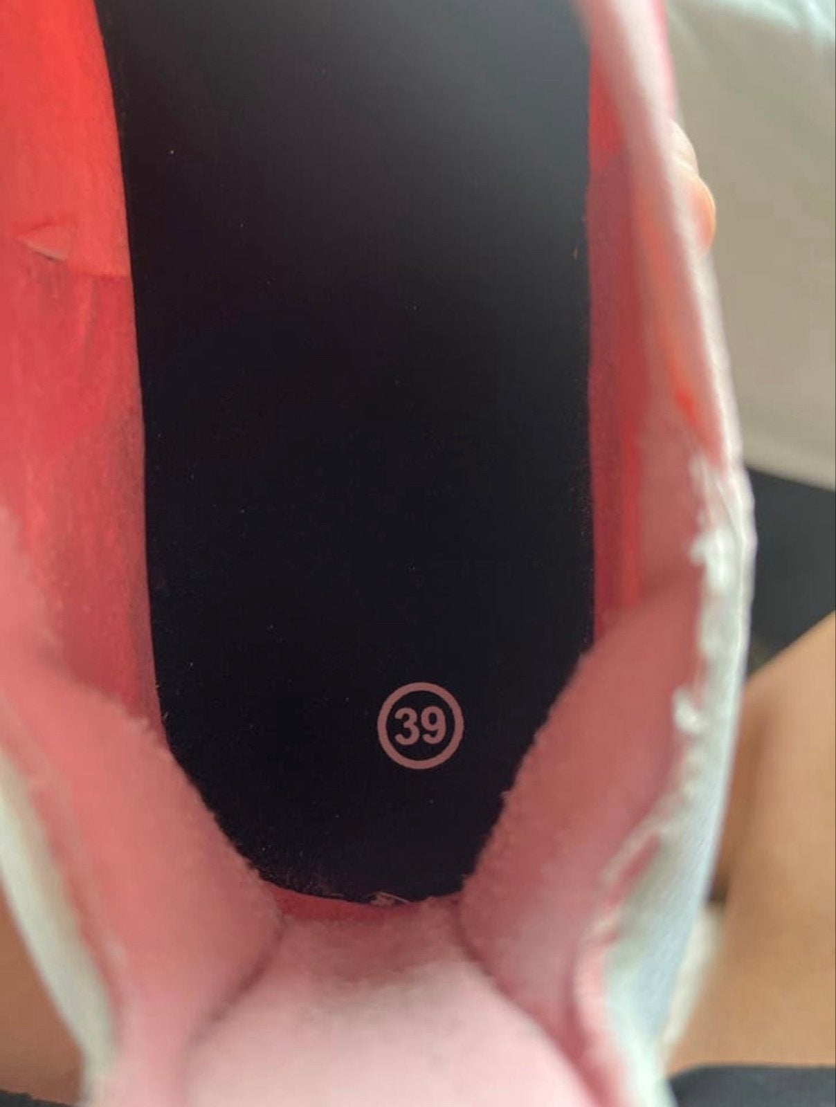 Roze Adidas F50 voetbalschoenen - Maat 39, Ophalen of Verzenden, Zo goed als nieuw, Schoenen