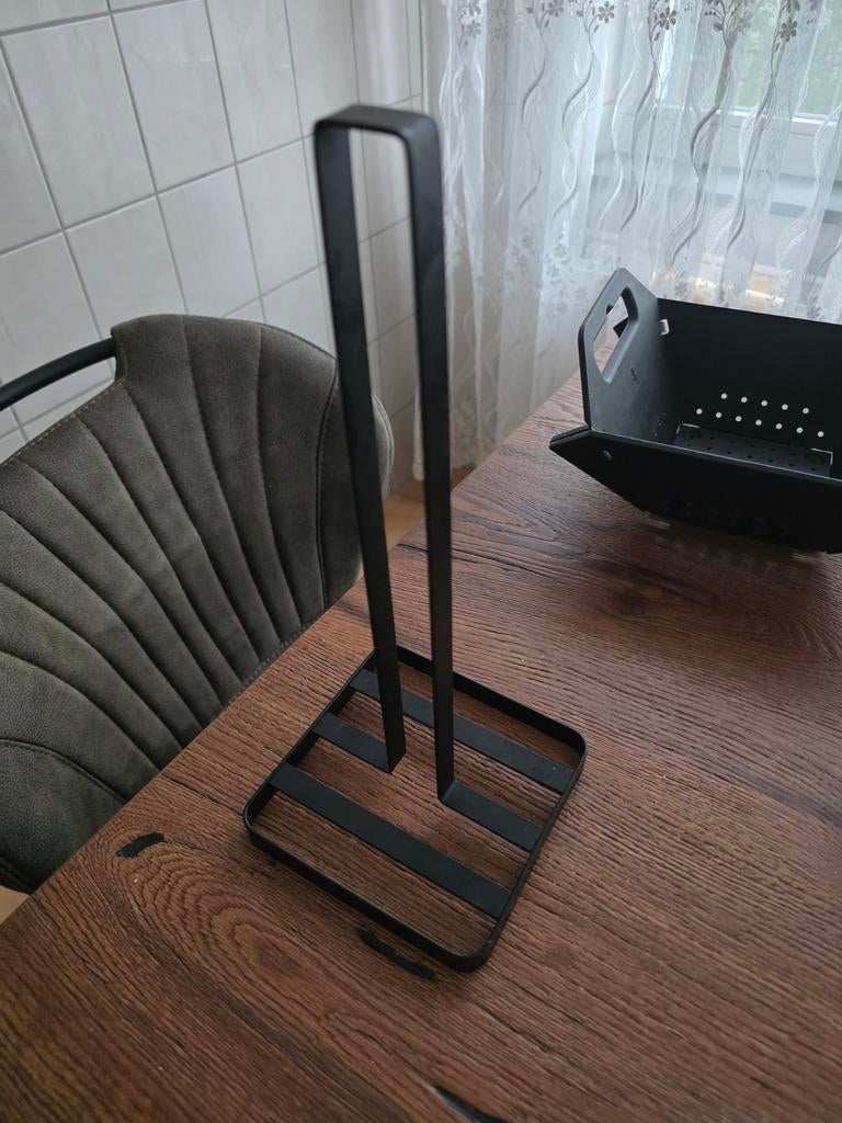 Stijlvolle Zwarte Keukenrolhouder - Metaal, Overige typen, Ophalen of Verzenden, Zo goed als nieuw, Zwart