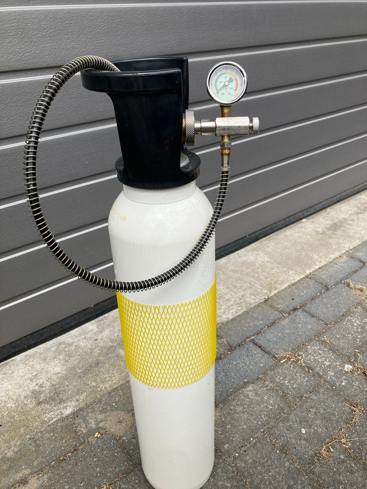 Persluchtfles met manometer en slang, Ophalen, Gebruikt