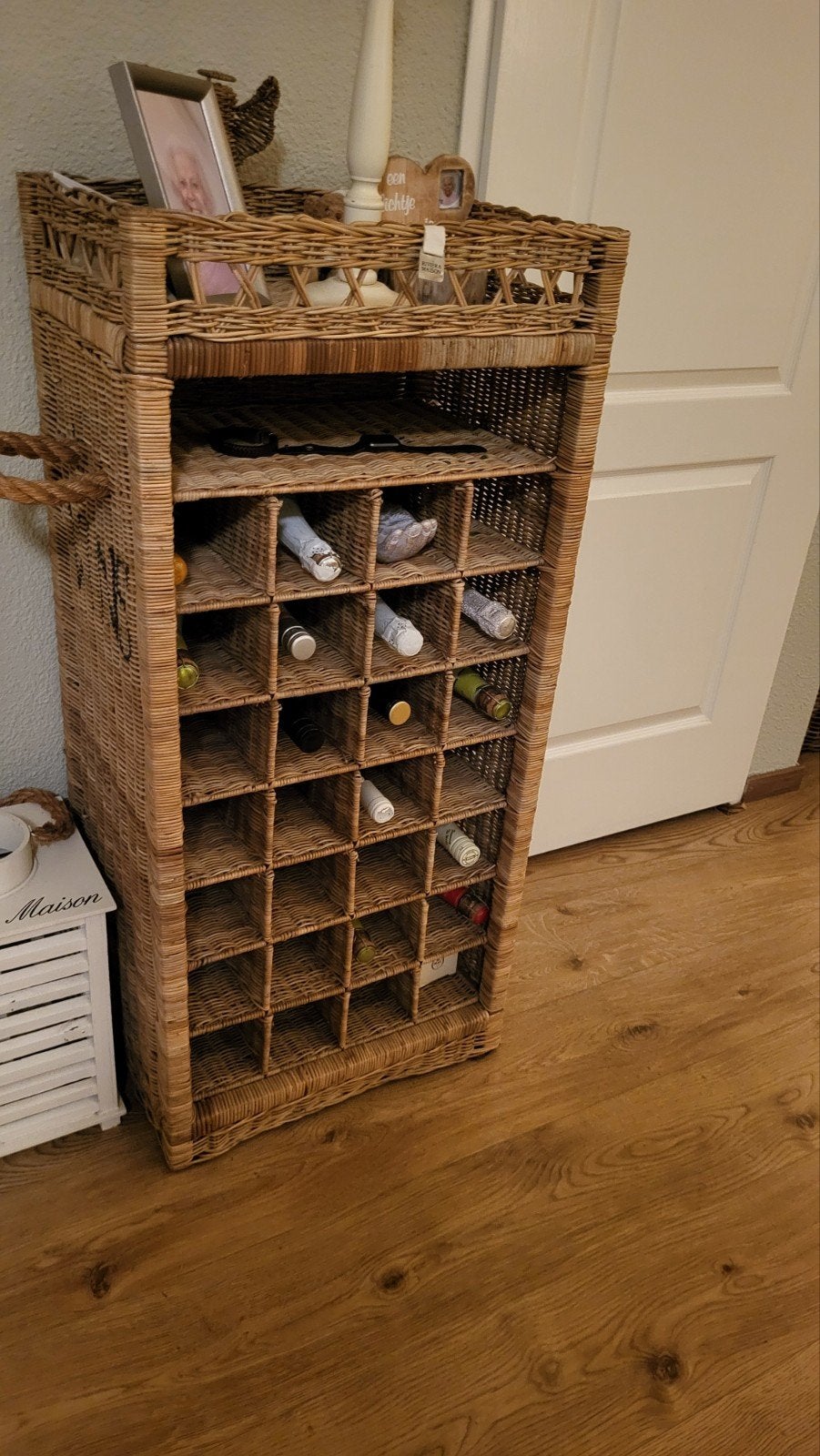 Rustic rattan Riviera Maison wijnrek met 28 vakken, Ophalen, Zo goed als nieuw, Hout, 75 – 100