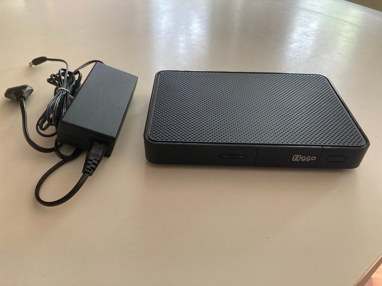 Ziggo Mediabox XL (Cisco 8685DBC) met adapter, Ophalen of Verzenden, Gebruikt, Harddiskrecorder