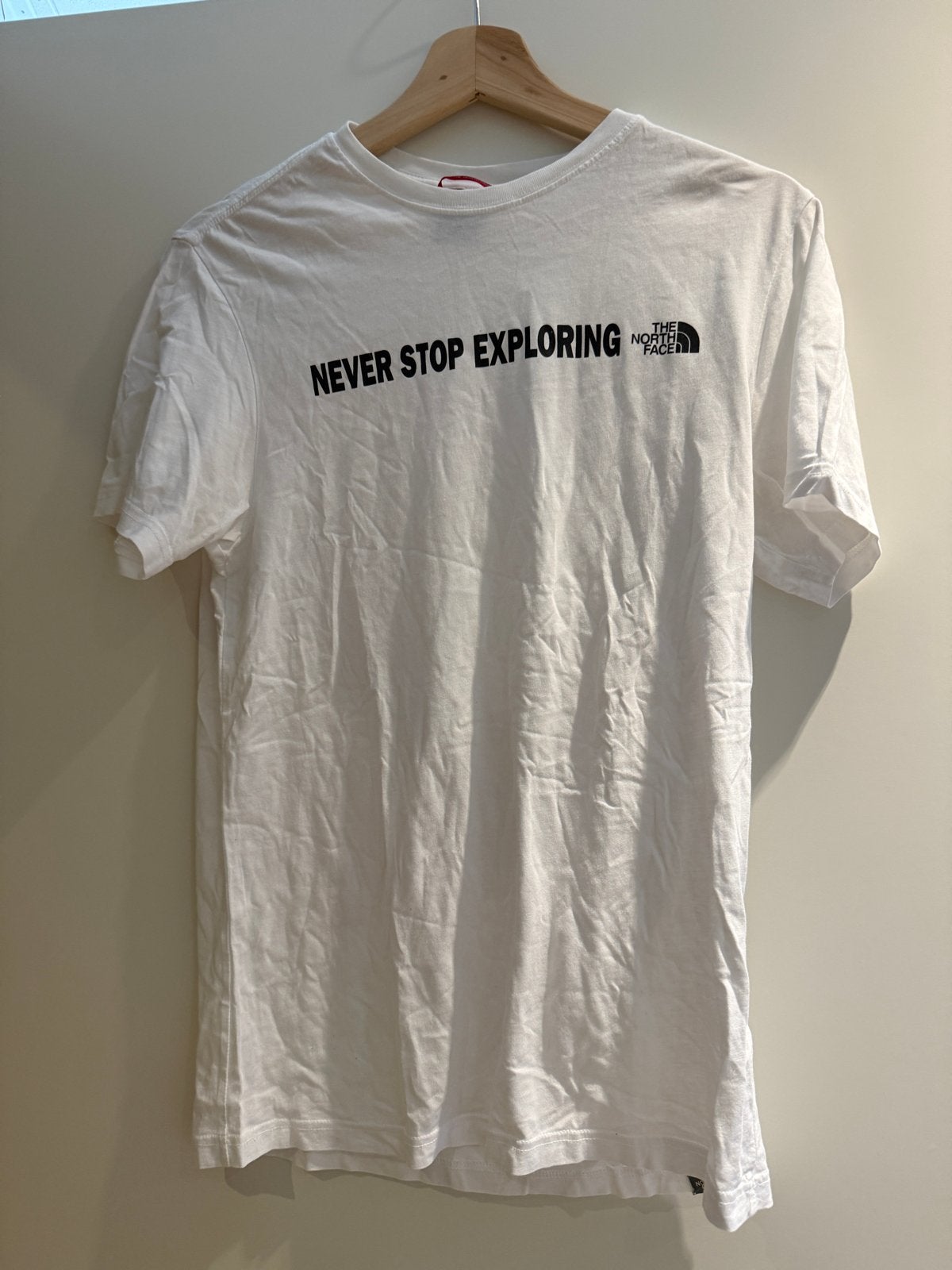 The North Face T-shirt - "Never Stop Exploring" - Maat M, Ophalen of Verzenden, Zo goed als nieuw, Maat 46 (S) of kleiner, Wit