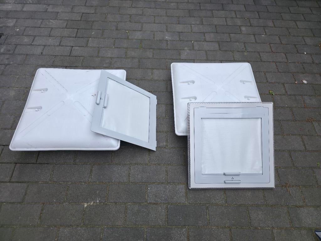 2 originele Knaus dakramen 40x40 (dakluik), Caravans en Kamperen, Ophalen