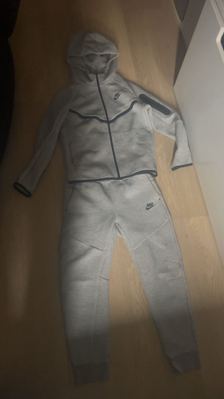 Nike tech grijs. MOET SNEL WEG, Ophalen, Zo goed als nieuw, Grijs, Algemeen