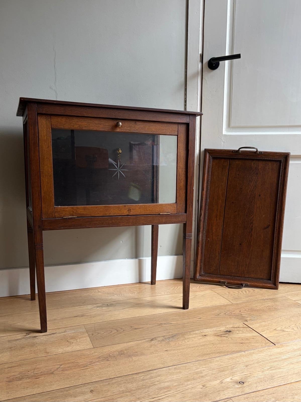 Antieke houten theekast met dienblad, Ophalen