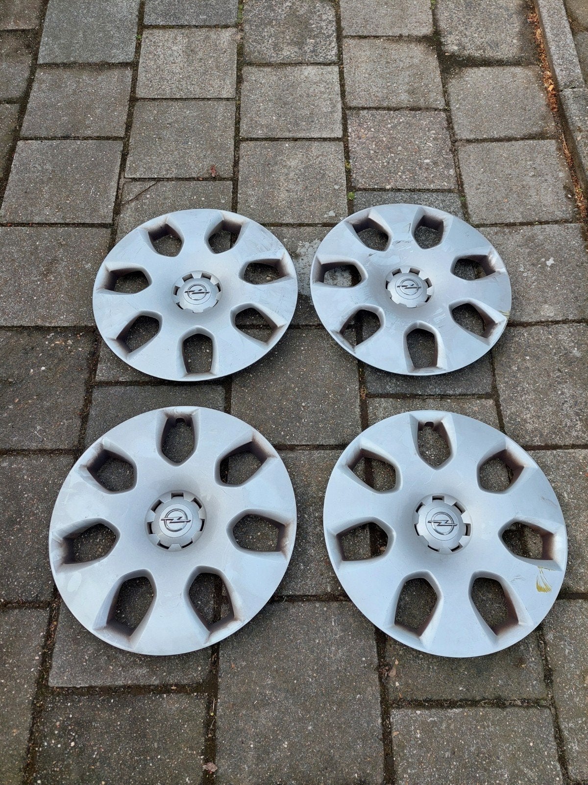 4x Originele "17-inch" wieldoppen van Opel ! Prijs €17,50, Auto diversen, Wieldoppen, Ophalen of Verzenden, Gebruikt